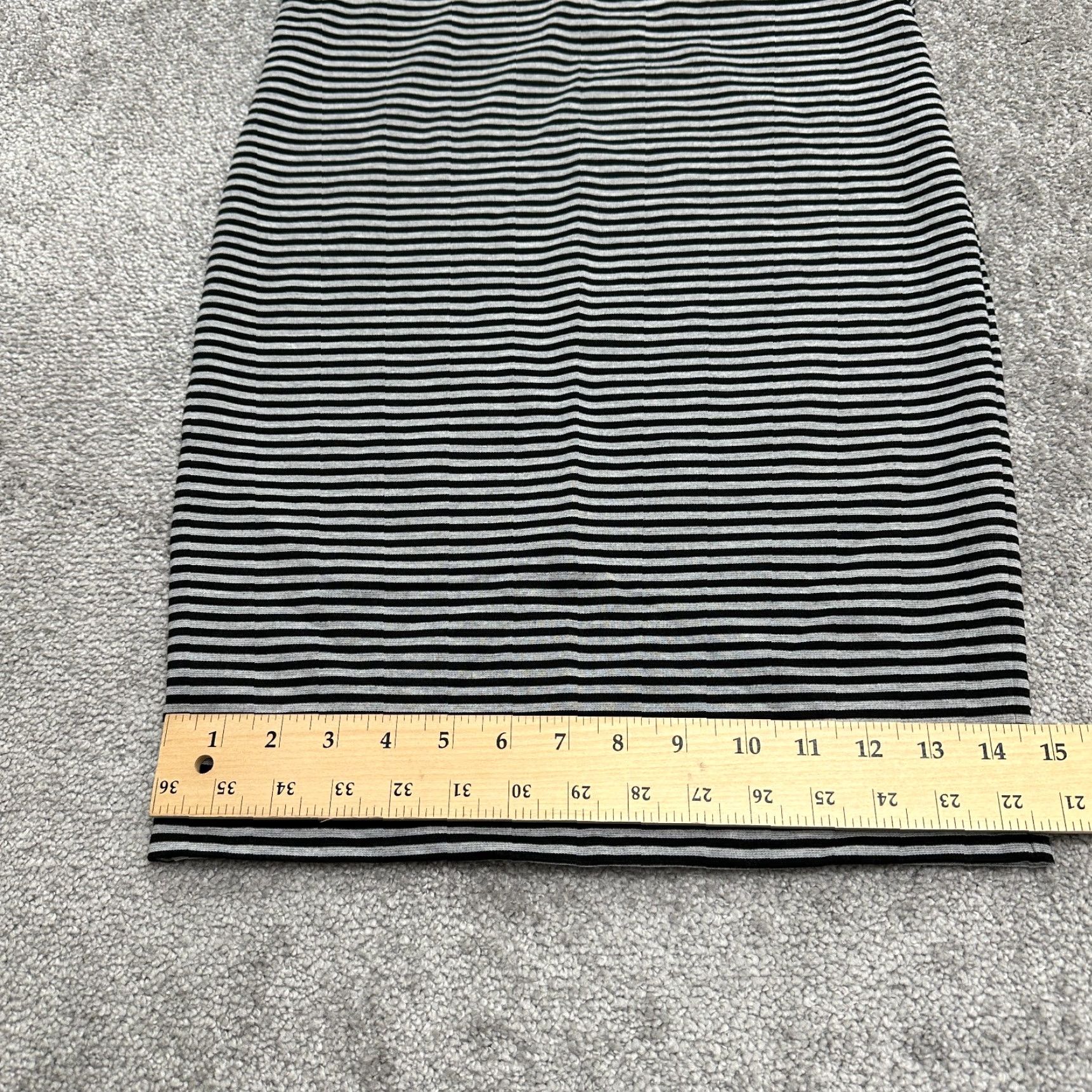Vintage Xhilaration Pencil Skirt Womens Medium Black Gray Striped Stretch Casual 29x21 Size 32" / US 10 / IT 46 - 6 Thumbnail