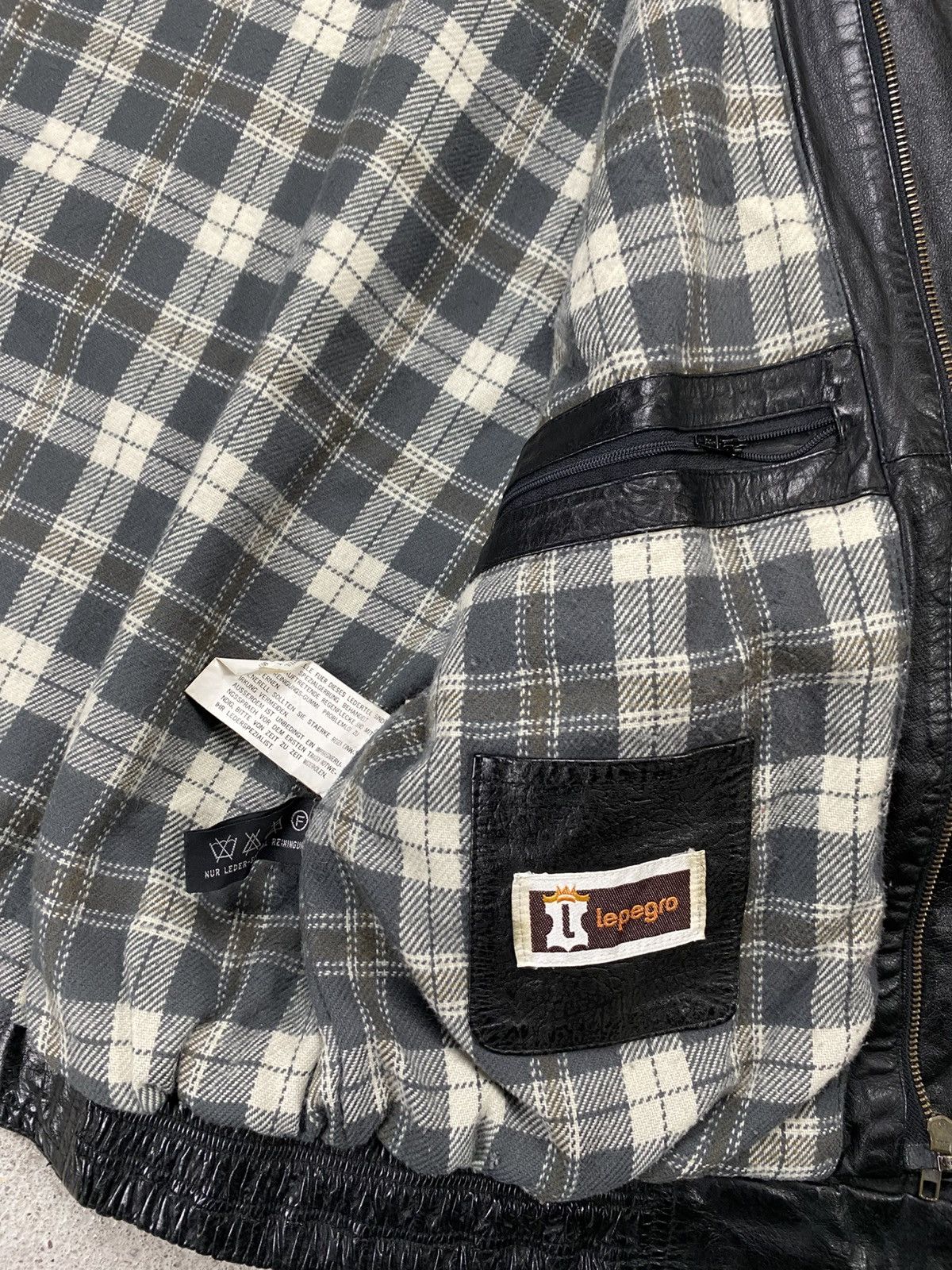 Japanese Brand Vintage black bomber leather jacket japan assimetrical Size US L / EU 52-54 / 3 - 6 Thumbnail