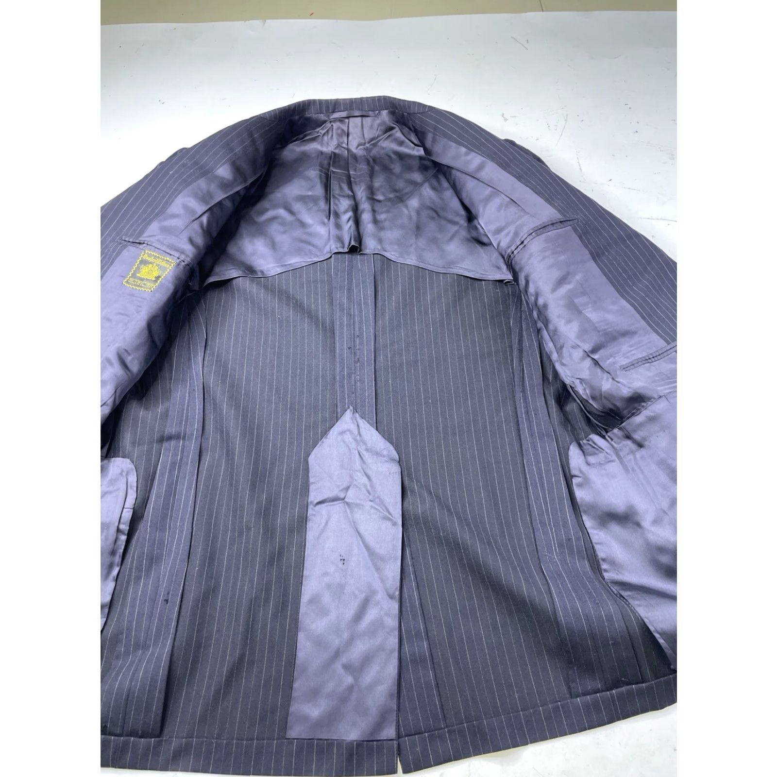 Vintage Oxxford Blazer Jacket Men 42 Athletic Dark Navy Blue Pinstripe Two-Button Single-Vented Regular Length Striped Sports Coat Coat Space Size 42R - 7 Thumbnail