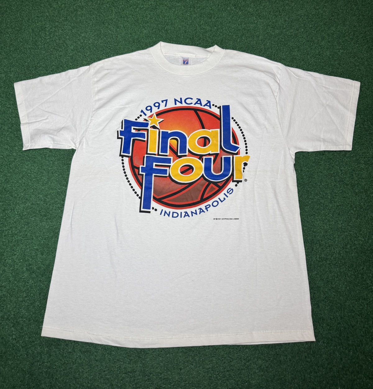 Vintage NCAA March Madness 90s College Basketball XL T Shirt Size US XL / EU 56 / 4 - 1 Thumbnail