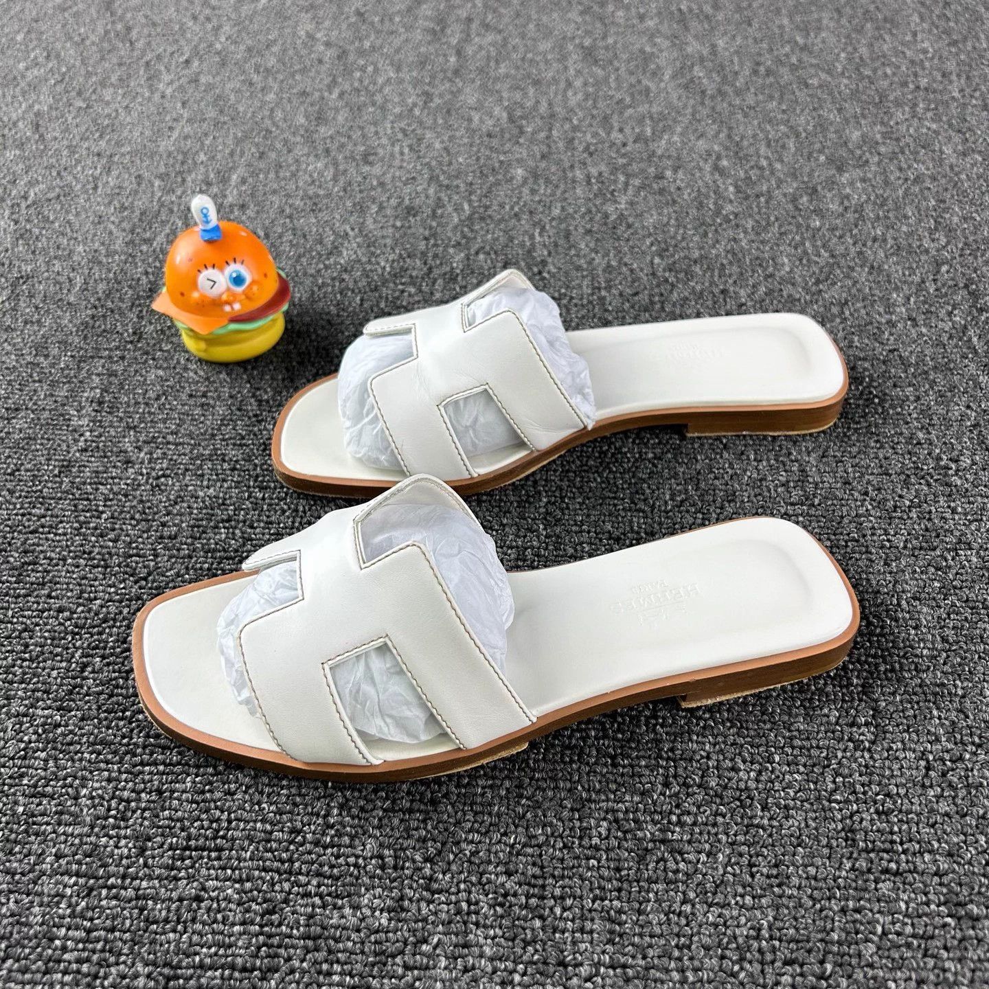 Hermes Hermes White H Logo Slippers EU35 Gently Used Size US 4 / IT 34 - 1 Thumbnail