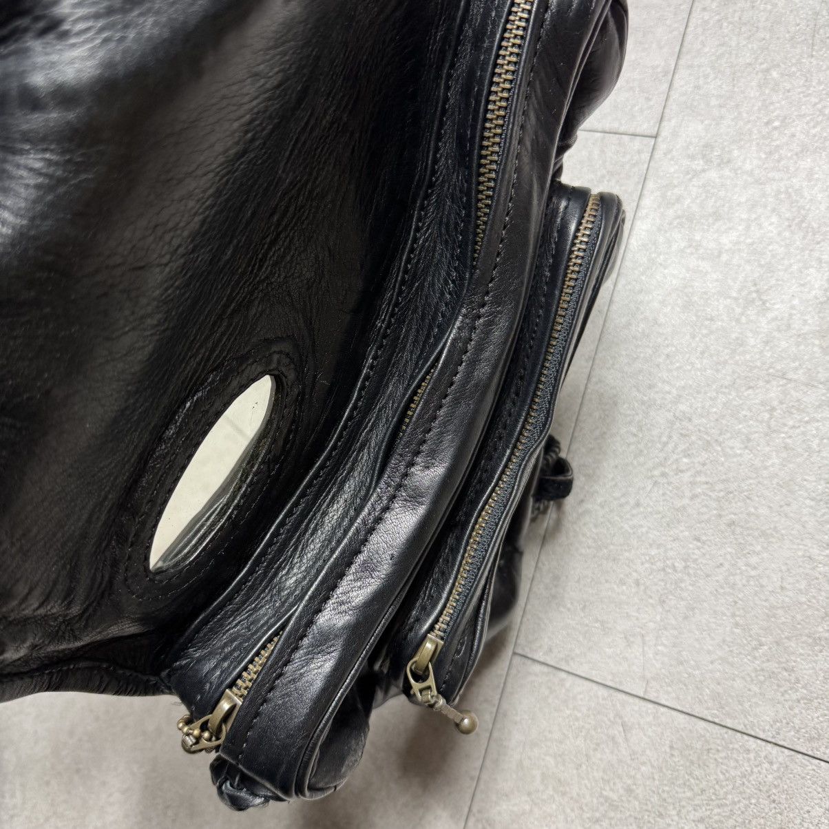 14th Addiction カウレザーポーチ kari | 14th Addiction Turquoise Spade Pouch Showcasing an