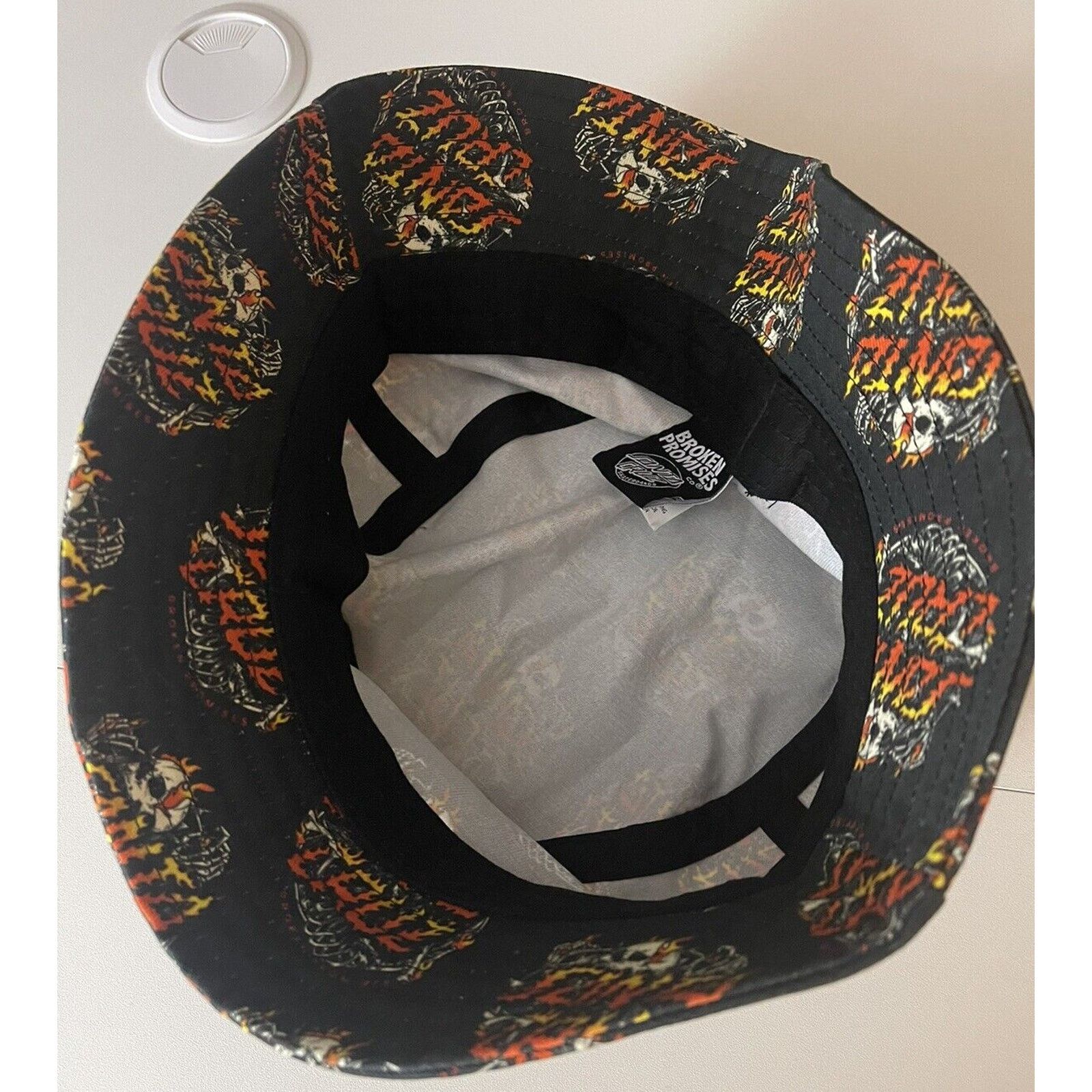 Santa Cruz Skateboards Santa Cruz Bucket Hat Black Broken Promises Flames Skull NWT Size ONE SIZE - 8 Thumbnail