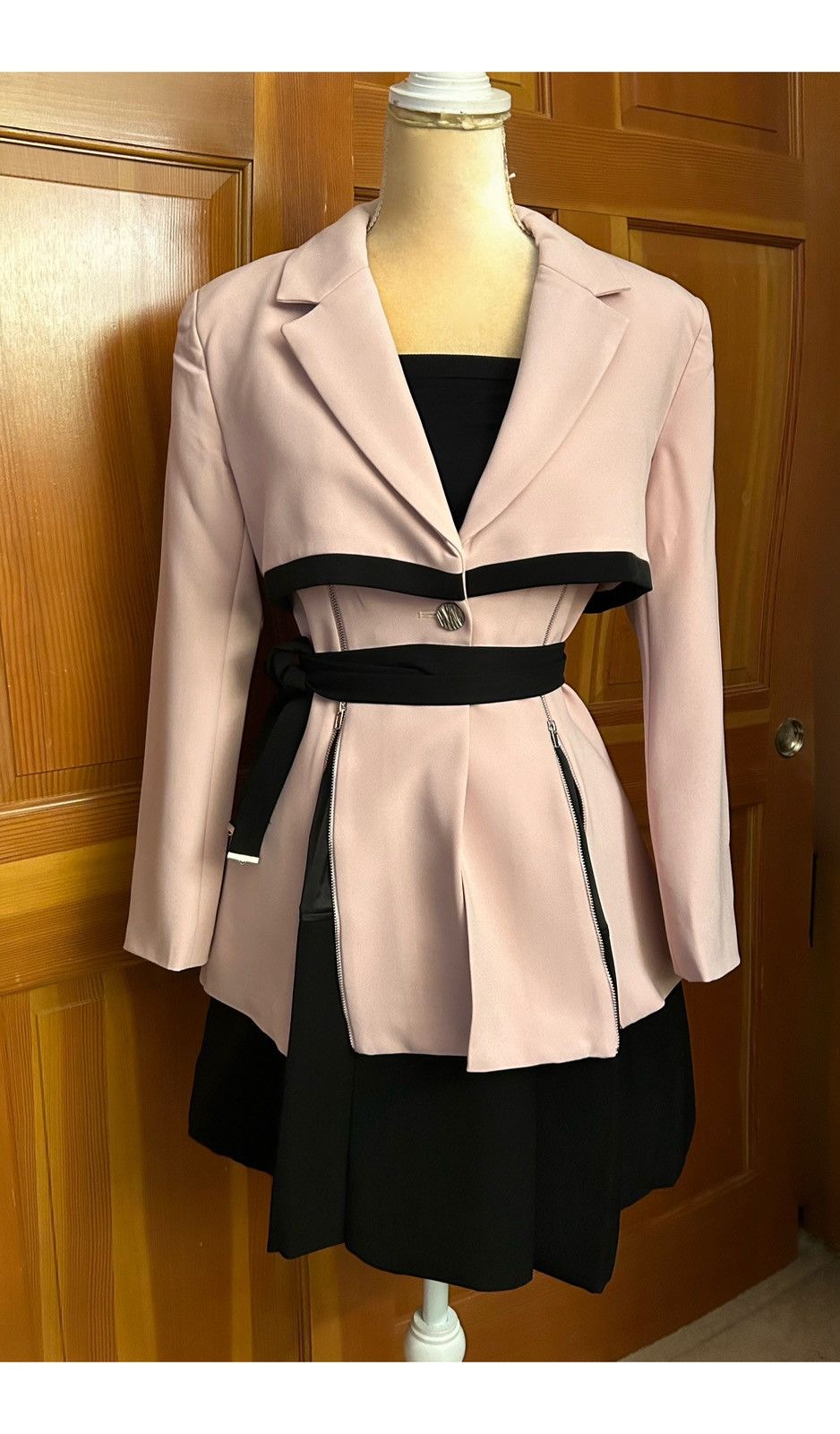Designer × Other NWT, Lavishly Paris Pink Long Sleeve Skirt Suit Dress. Size M / US 6-8 / IT 42-44 - 2 Thumbnail