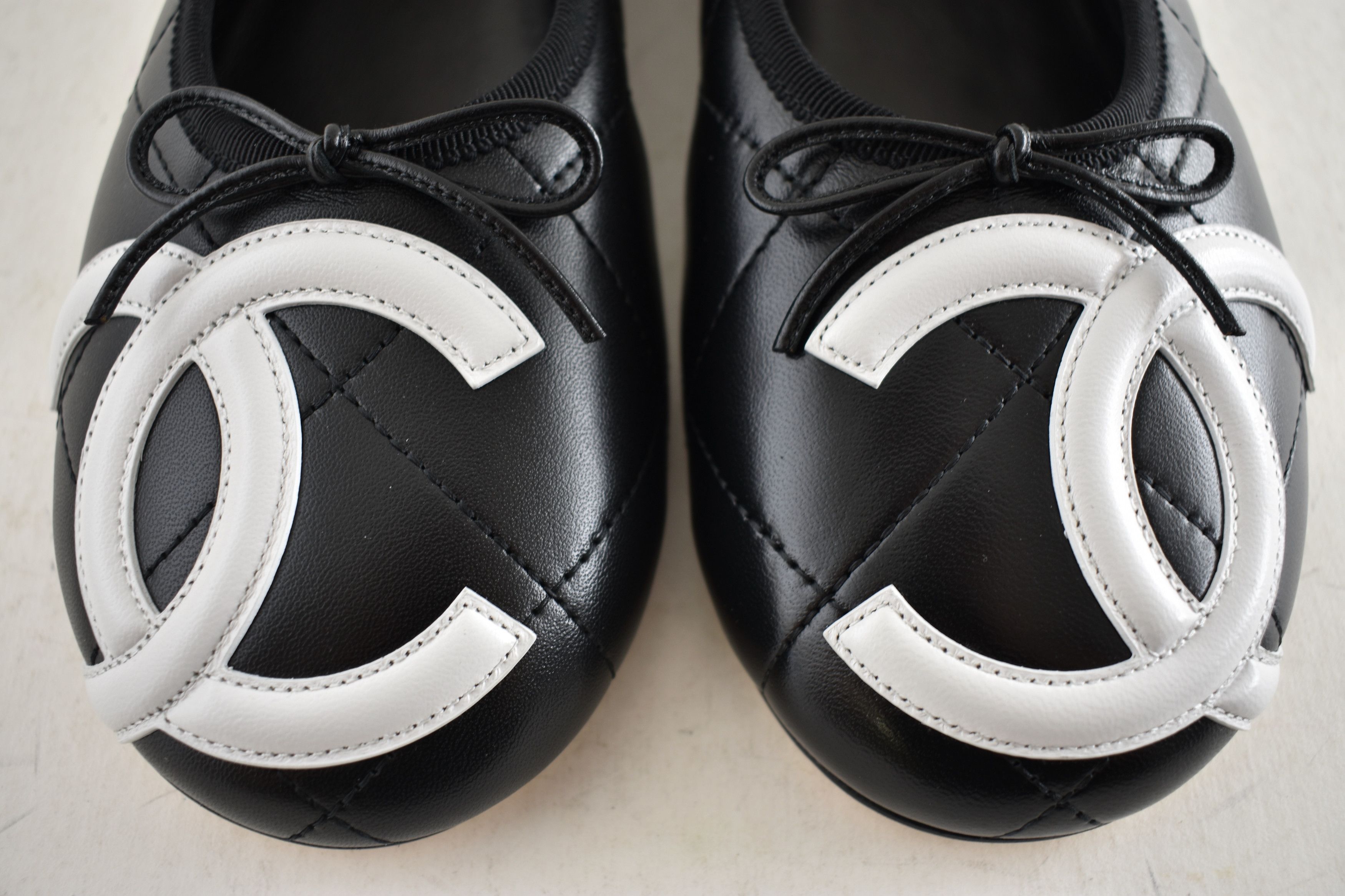 Chanel 26M Coco Beach Cambon White CC XL Ballet Ballerina Flat 37 Size US 7 / IT 37 - 19 Thumbnail