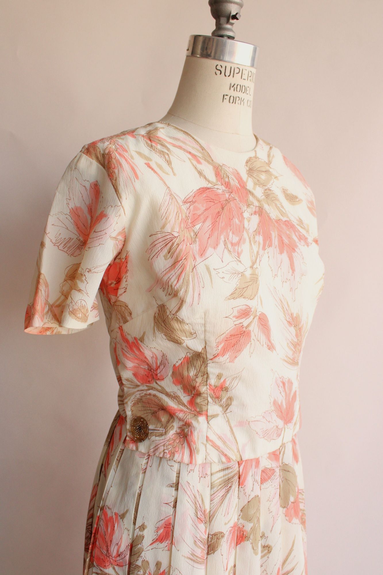 Vintage Vintage 1960s Dress, Floral Print With Lucite Buttons, Full Size M / US 6-8 / IT 42-44 - 5 Thumbnail