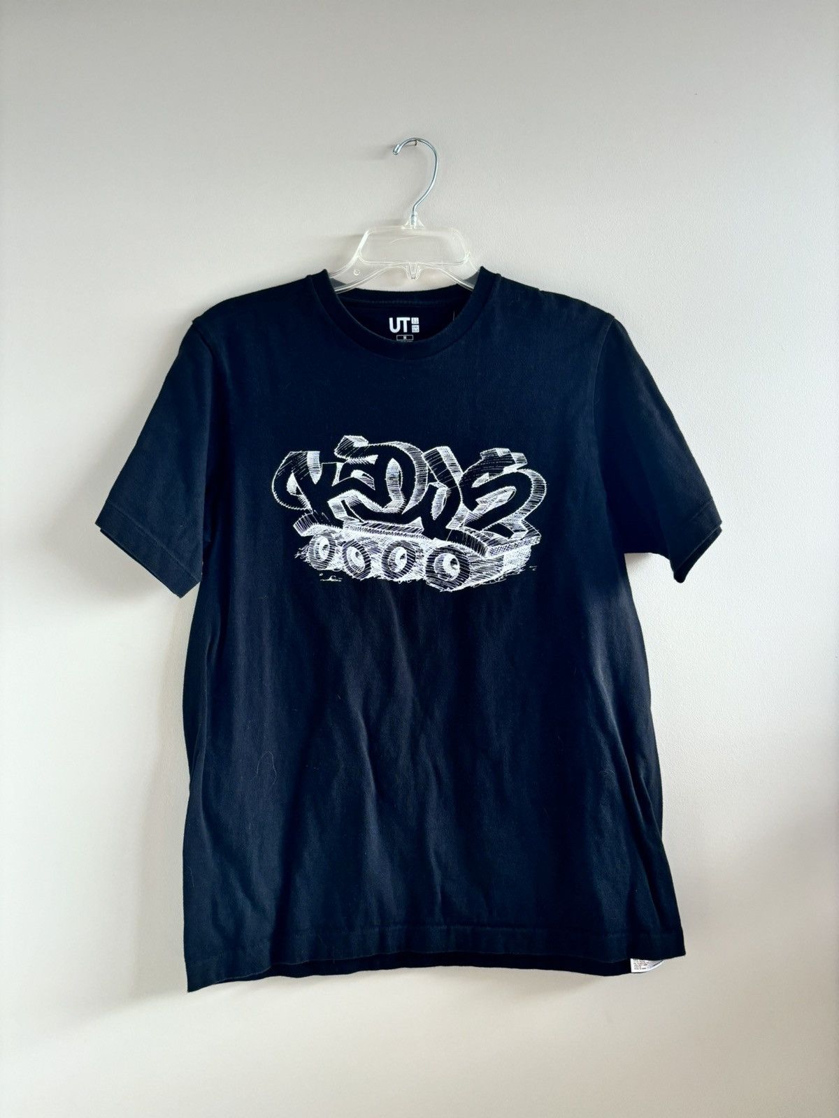 Kaws × Uniqlo Kaws Uniqlo tee Size US M / EU 48-50 / 2 - 1 Thumbnail
