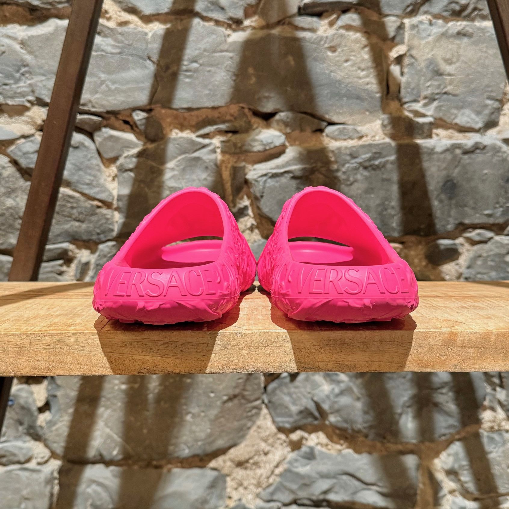 Versace Versace Pink Barocco Medusa Dimension Pool Slides Size US 7 / EU 40 - 5 Thumbnail
