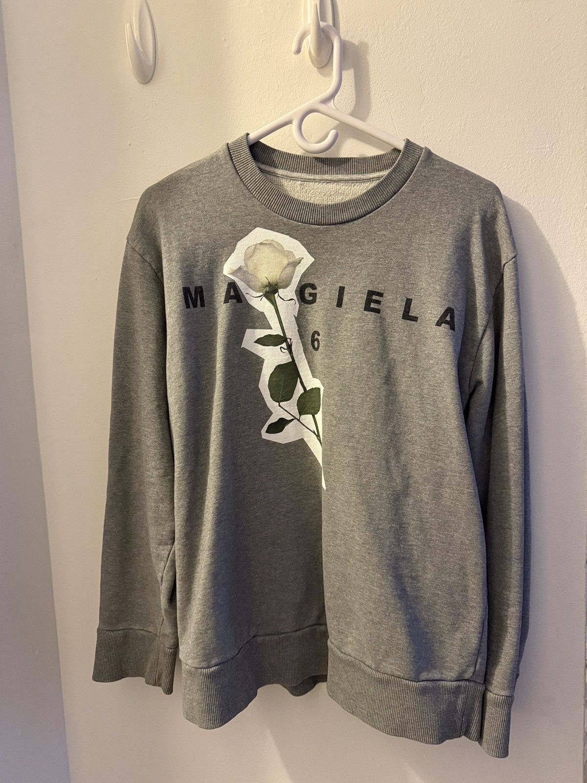 MM6 MM6 MAISON MARGIELA Sweatshirt With Rose Print Size XS / US 0-2 / IT 36-38 - 1 Thumbnail