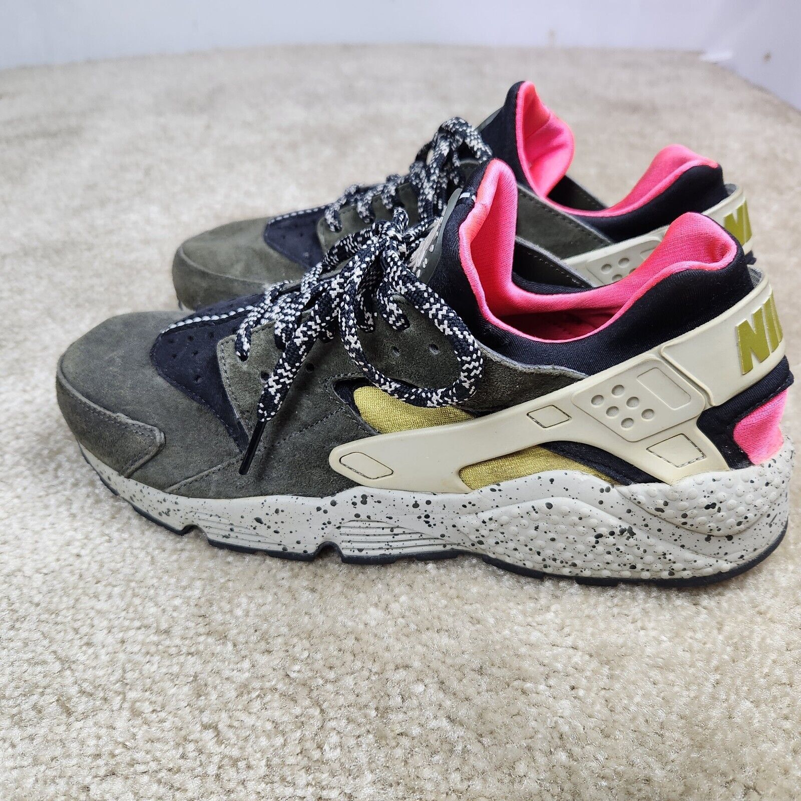 Nike Nike Air Huarache Black / Desert Moss - Solar Red Sz 10.5 Size US 10.5 / EU 43-44 - 3 Thumbnail