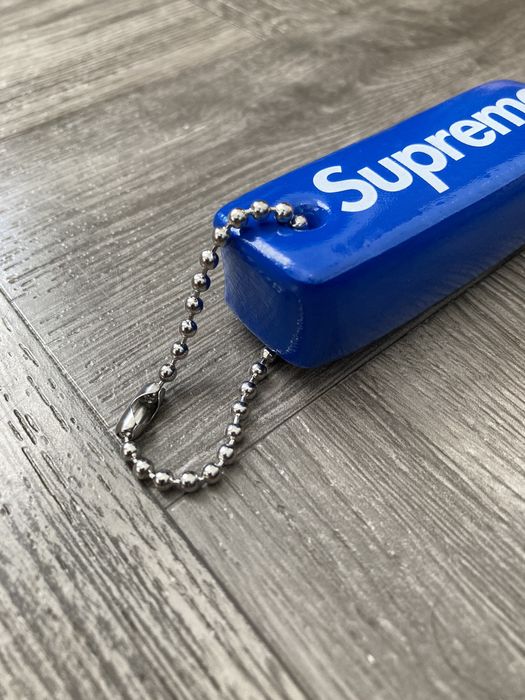 Supreme Supreme Floating Keychain (Blue) | Grailed