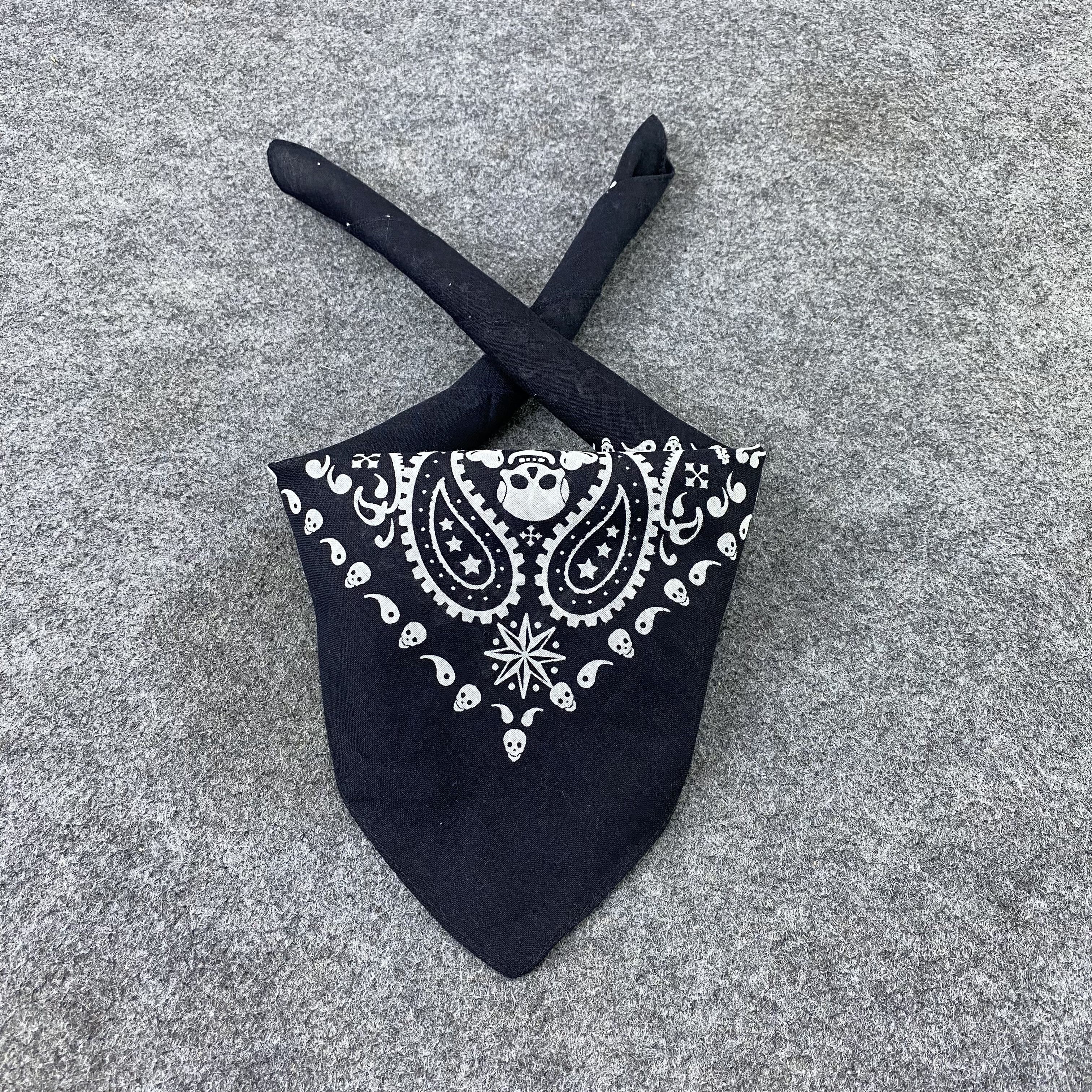 Designer Skulls Paisley Bandana Neckerchief Handkerchief-B1399 Size ONE SIZE - 2 Thumbnail