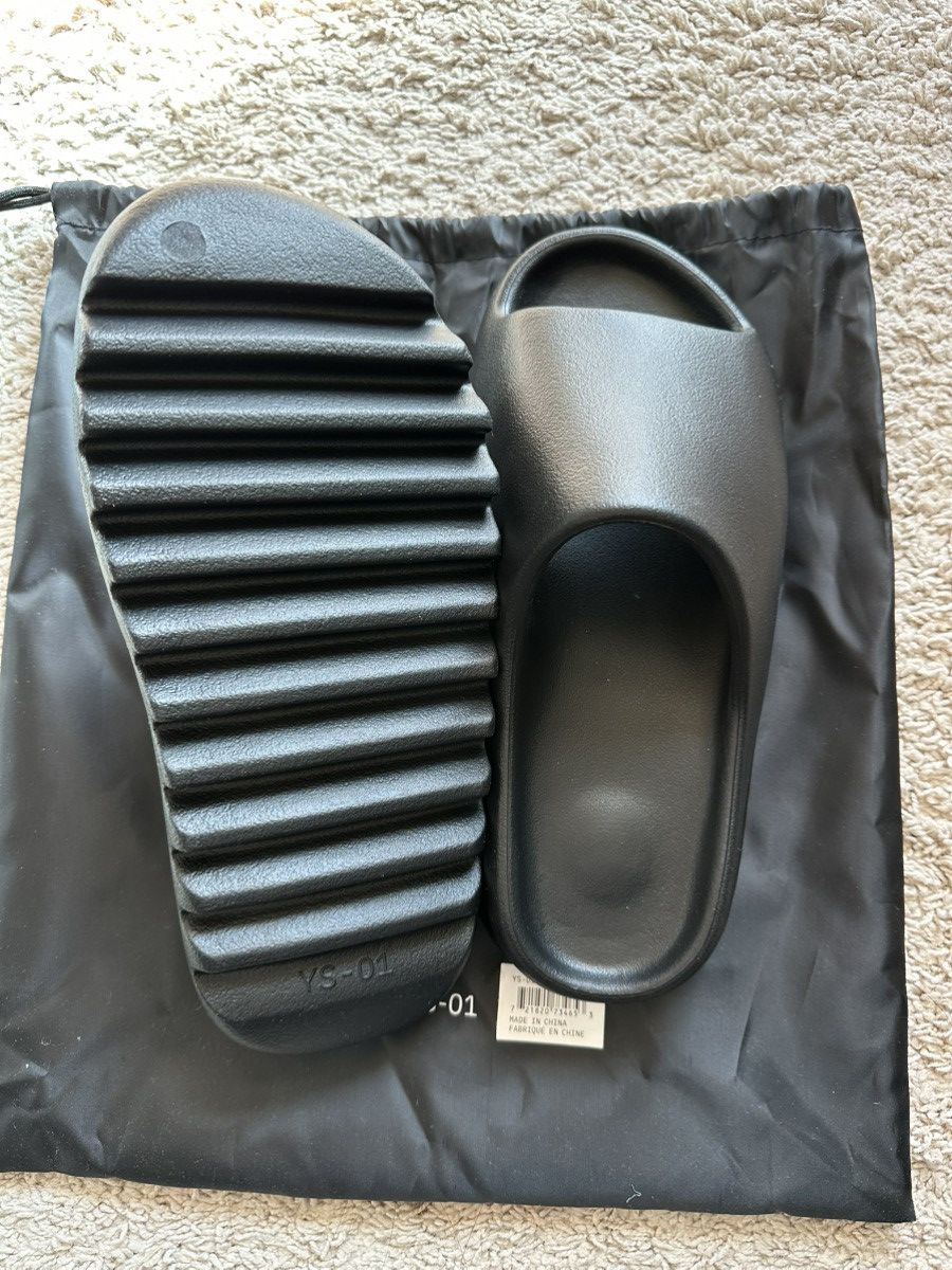 Yeezy Yeezy Slide YS-01 Black Size US 8 / EU 41 - 2 Thumbnail