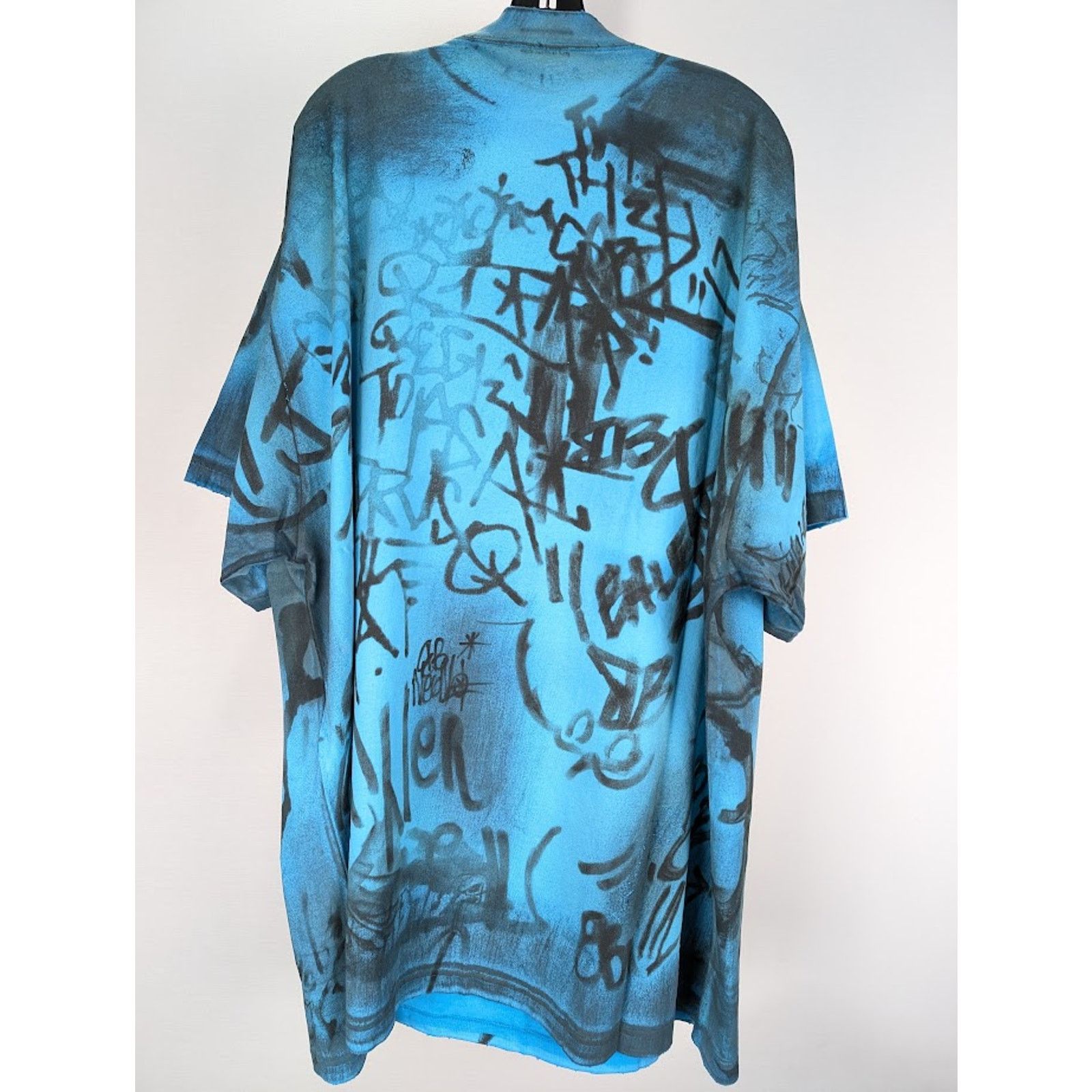 Balenciaga o1rshd1 Oversized T-Shirt Skater Graffiti in Azure Size US S / EU 44-46 / 1 - 9 Thumbnail
