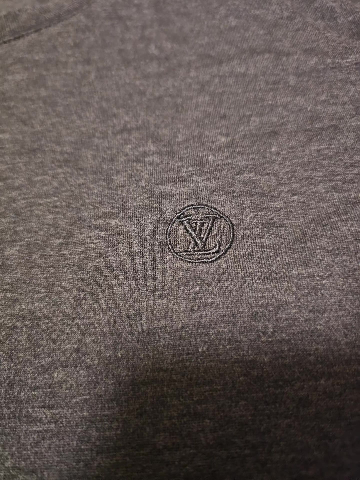 Louis Vuitton Louis Vuitton Dark Grey Short Sleeve T-shirt Size US L / EU 52-54 / 3 - 5 Thumbnail