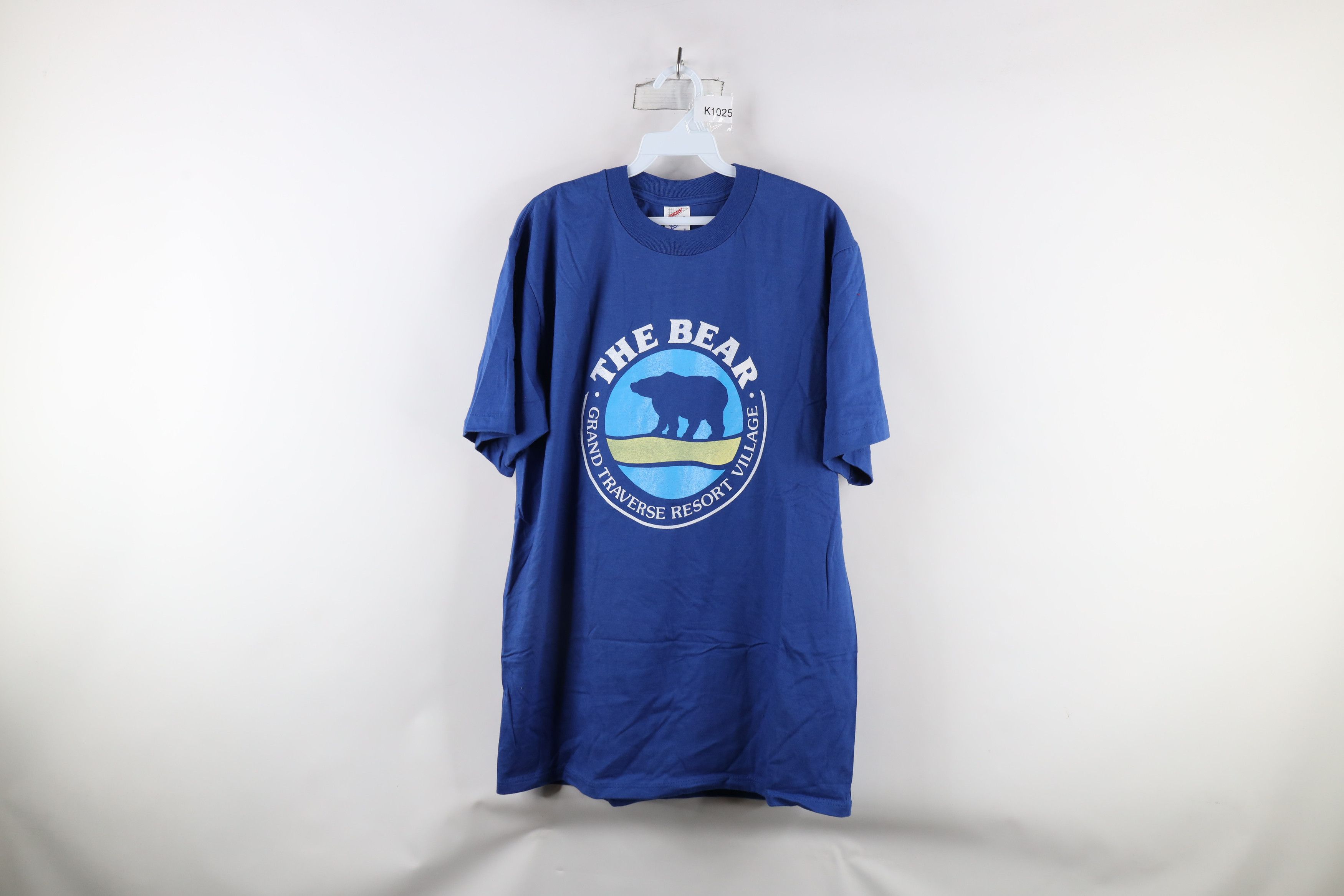 Vintage Vintage 90s Bear Grand Traverse Resort Village T-Shirt USA Size US L / EU 52-54 / 3 - 1 Thumbnail