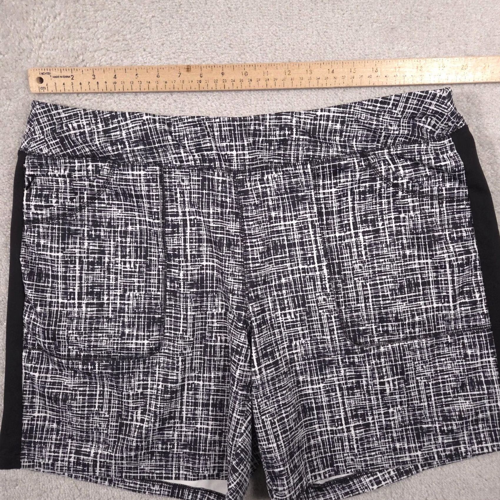 Lands' End Lands' End Cargo Shorts Womens Plus Size Black Geometric Print Swim 1X Size 40" / US 18 - 7 Thumbnail