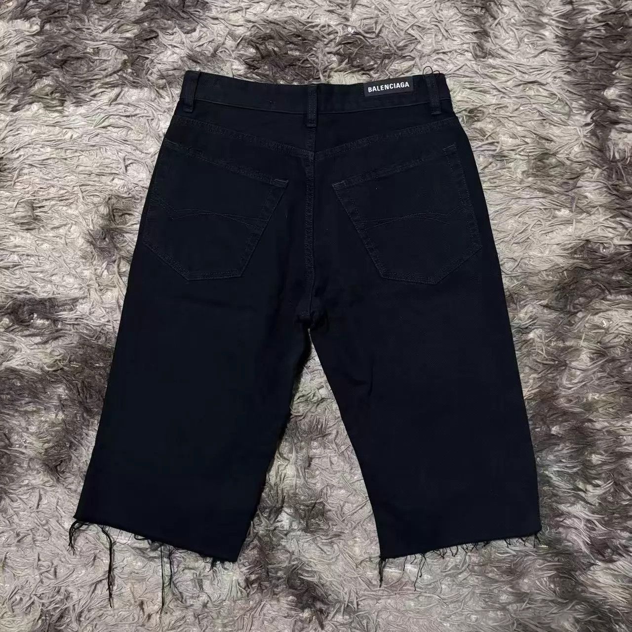 Balenciaga Balenciaga Black Distressed Frayed Denim M Shorts Size US 32 / EU 48 - 2 Thumbnail