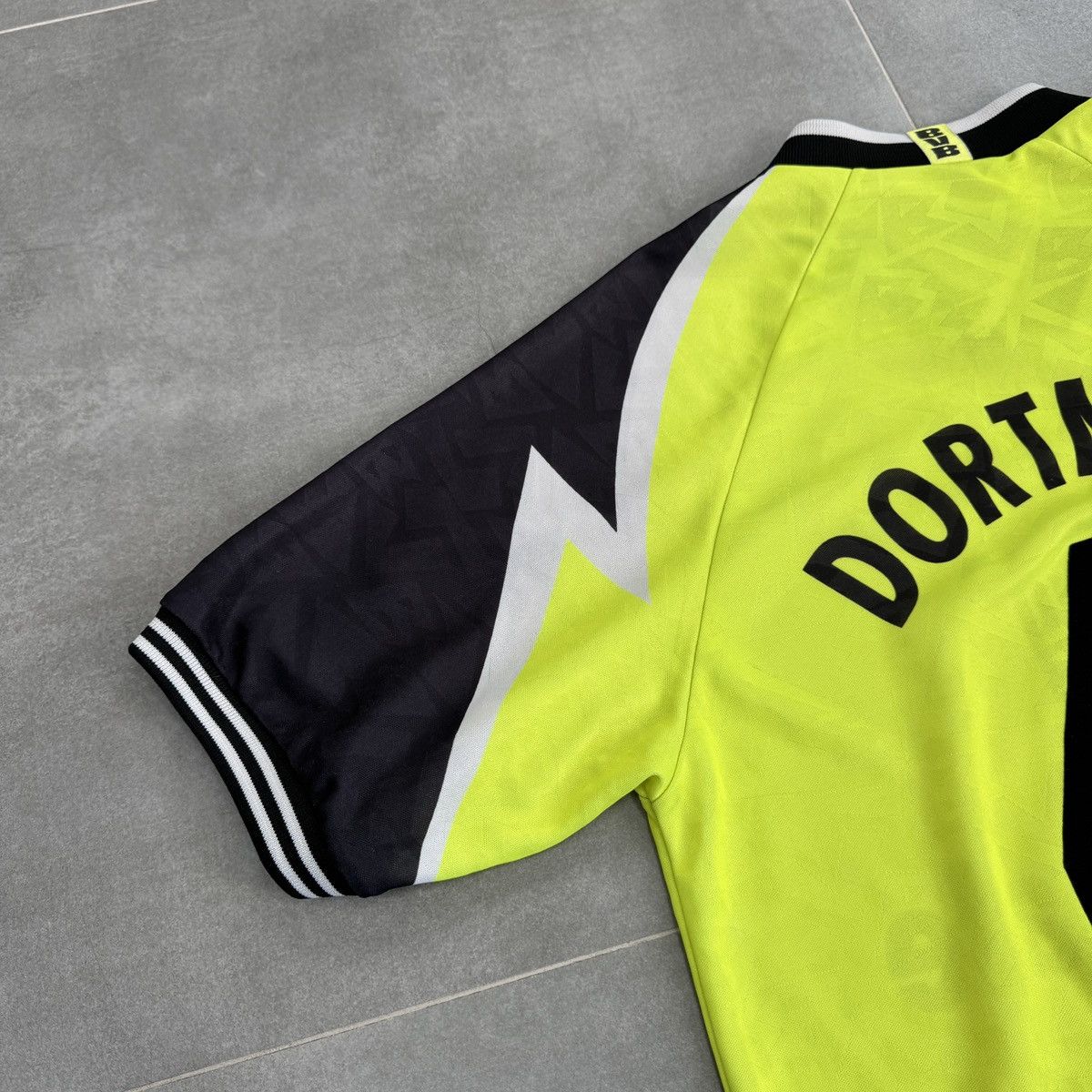Nike Vintage Nike Borussia Dortmund 1995/1996 Home Soccer Shirt Size US M / EU 48-50 / 2 - 14 Thumbnail