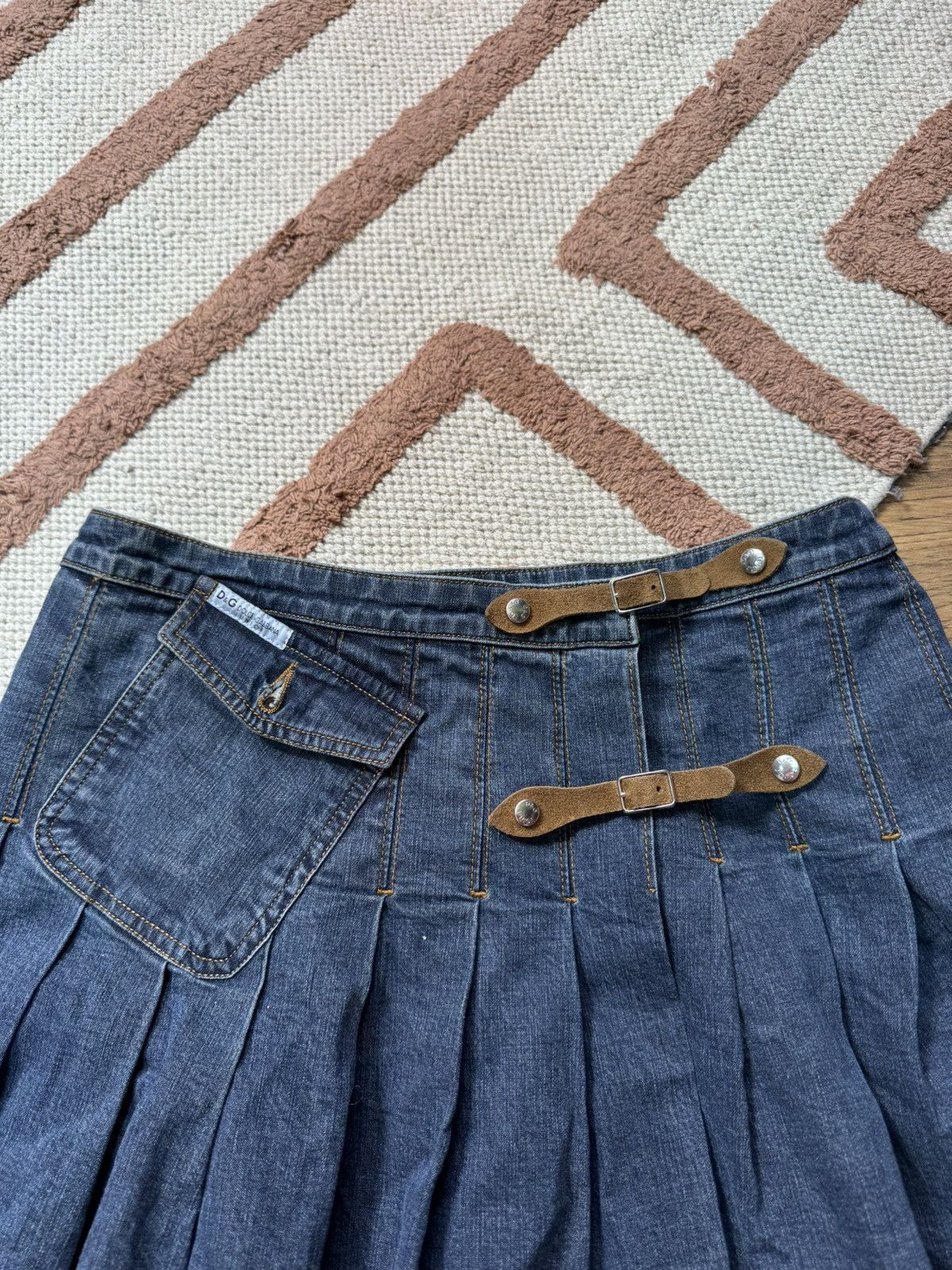 Dolce & Gabbana VINTAGE DOLCE&GABBANA 2000s MINI PLEATED SKIRT Size 28" / US 6 / IT 42 - 3 Thumbnail