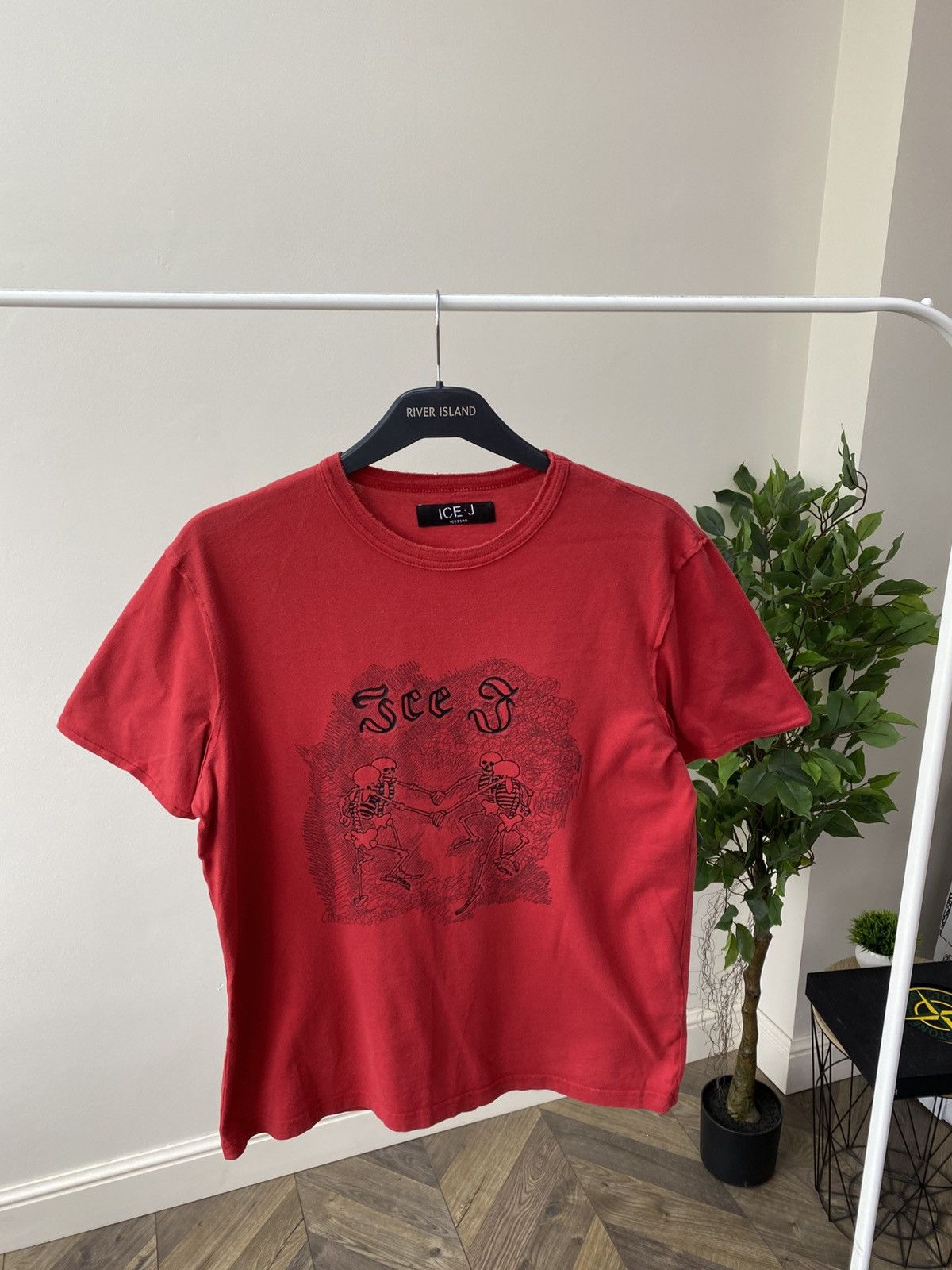 Iceberg × Vintage Vintage Iceberg Y2K red T-Shirt Size US M / EU 48-50 / 2 - 5 Thumbnail