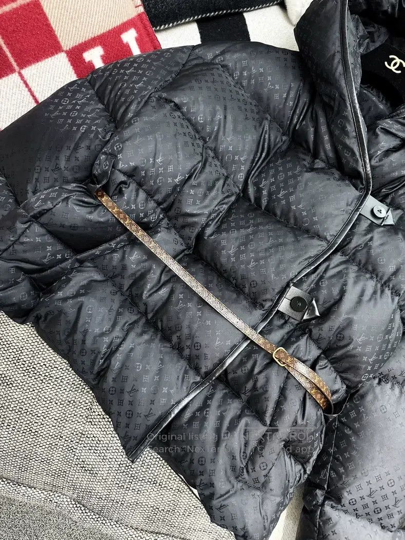 Louis Vuitton Louis Vuitton Black presbyopic printed small logo with pre Size S / US 4 / IT 40 - 4 Thumbnail