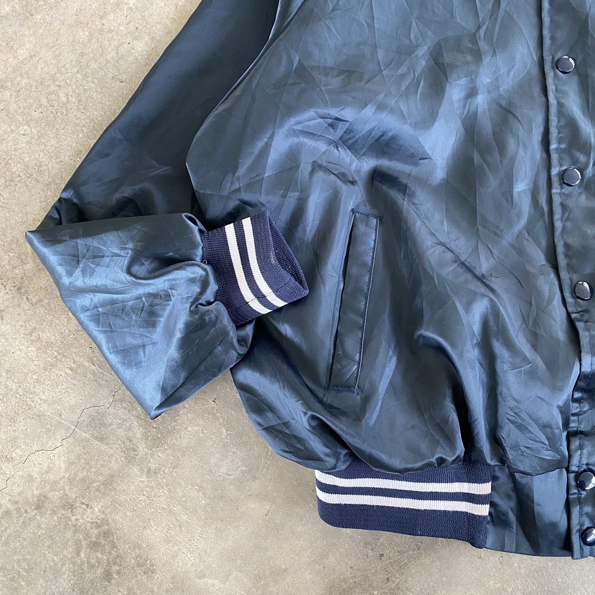 Auburn Sportswear × Vintage Vintage AUBURN Sportswear Satin Button Bomber Jacket Size US XXL / EU 58 / 5 - 5 Thumbnail