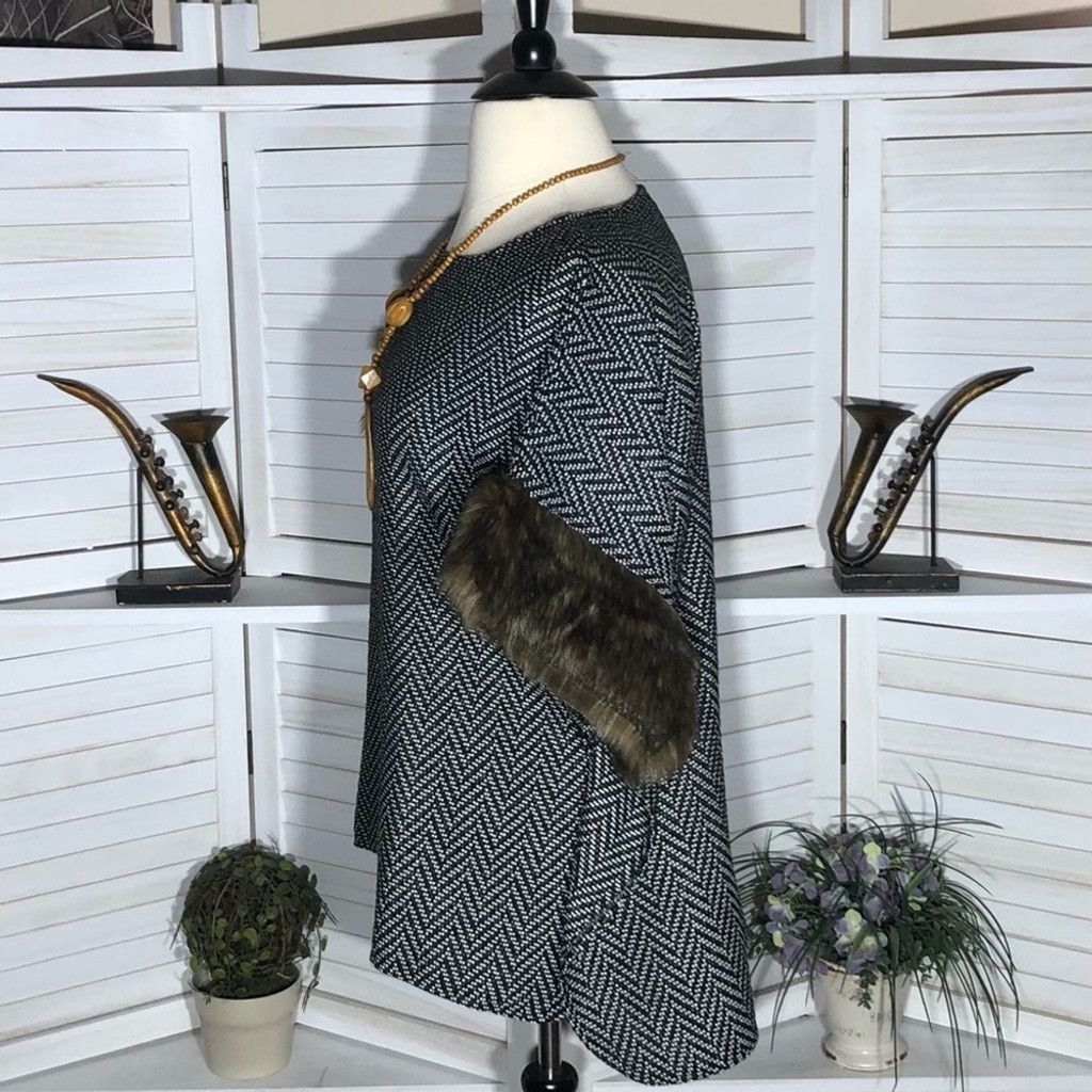 Vintage Poncho Chevron Faux Fur Trim Pullover Black/White Size M / US 6-8 / IT 42-44 - 4 Thumbnail
