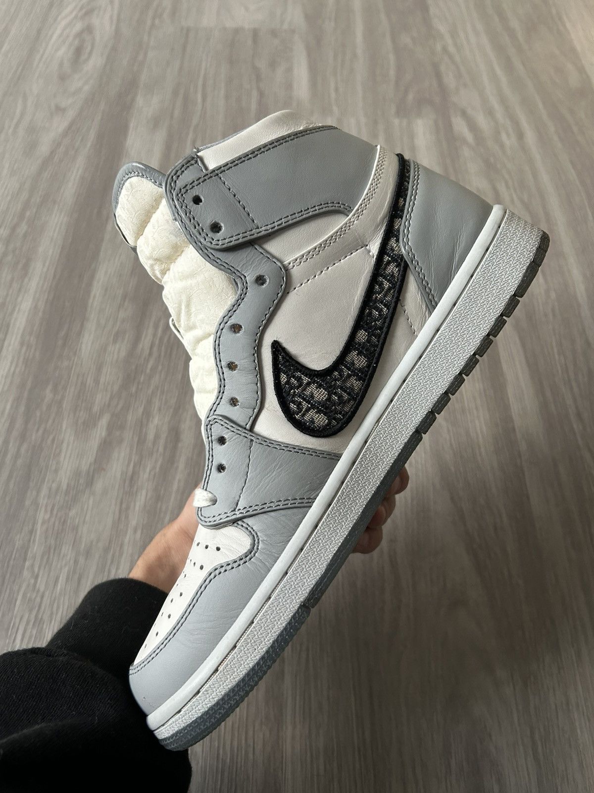 Dior × Jordan Brand Dior x Air Jordan Retro 1 High Size 8.5 Size US 8.5 / EU 41-42 - 9 Thumbnail