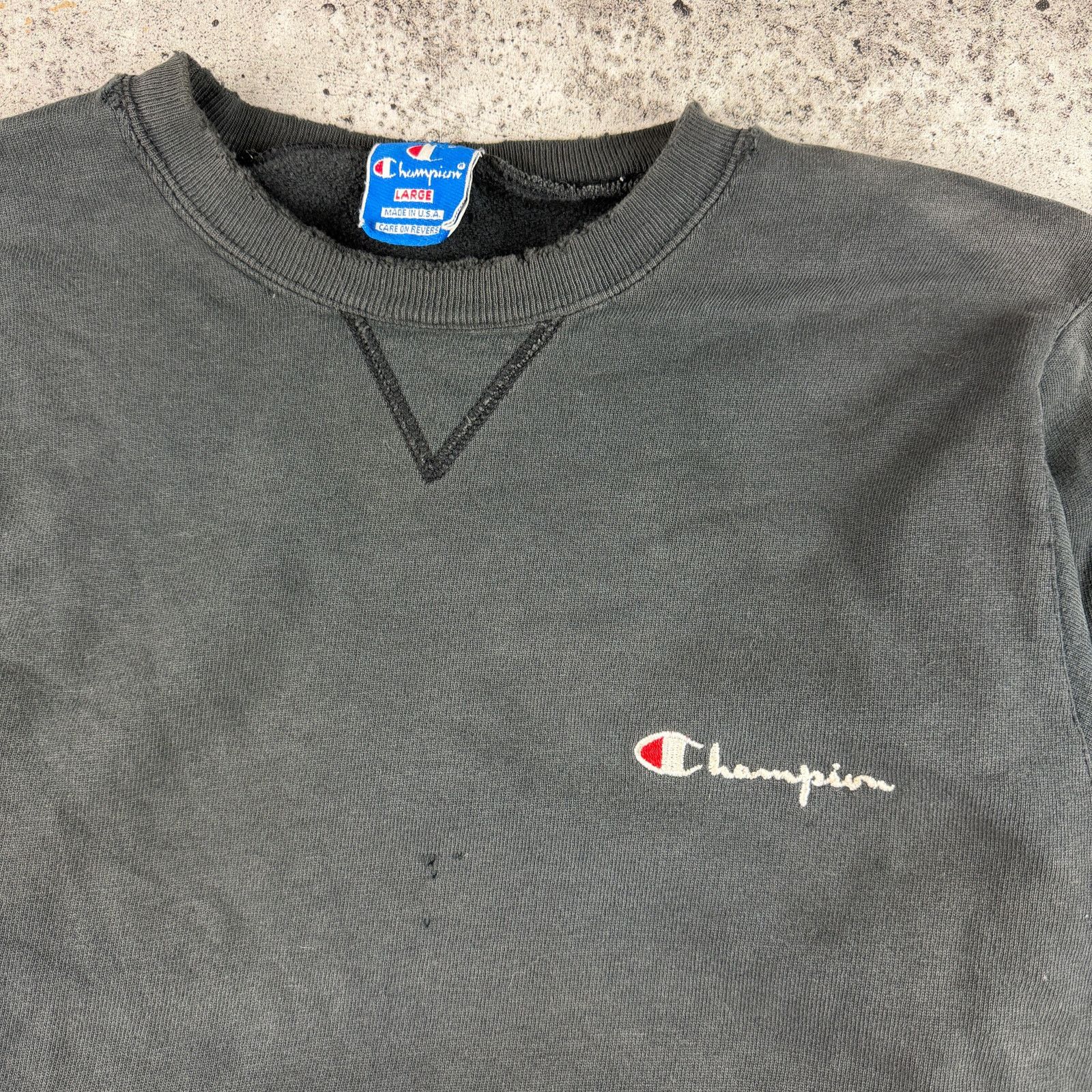 Champion Vintage Champion Sweatshirt Distressed Size Medium USA Made Size US M / EU 48-50 / 2 - 1 Thumbnail