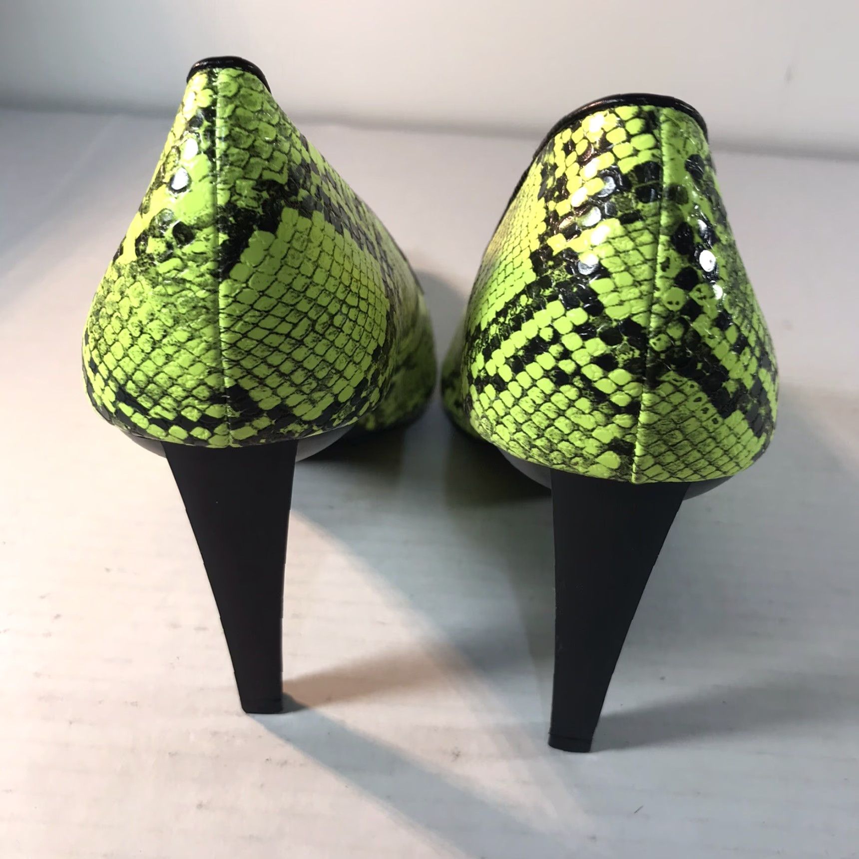 Vintage KENDALL + KYLIE Neon Yellow Black Faux Snakeskin 4in High Heel Pumps Women Size 8M Size US 8 / IT 38 - 3 Thumbnail