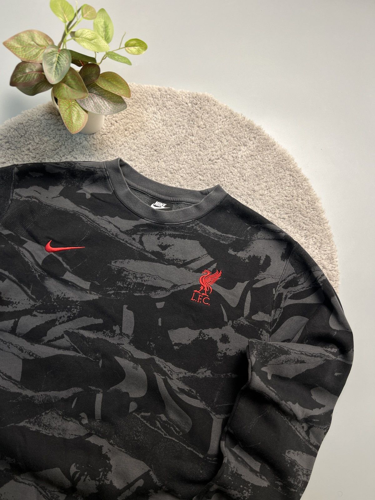 Nike Sweatshirt Nike Liverpool logo Rare Size XL Size US XL / EU 56 / 4 - 2 Thumbnail