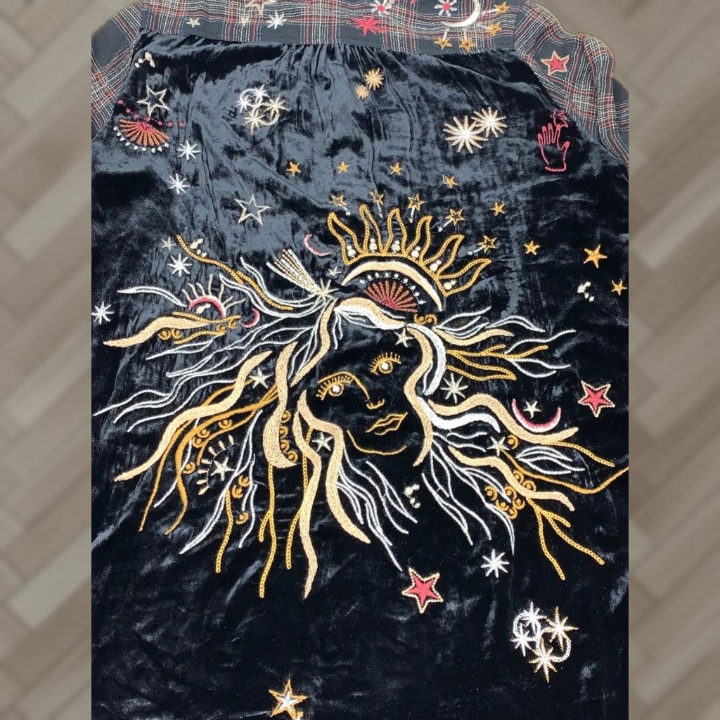 Johnny Was VINTAGE Johnny Was Workshop Zodiac Embroidered Button-Up Long Sleeve XS Velvet Black Women's Shirt/ tunic (if applicable) Size XS / US 0-2 / IT 36-38 - 1 Thumbnail