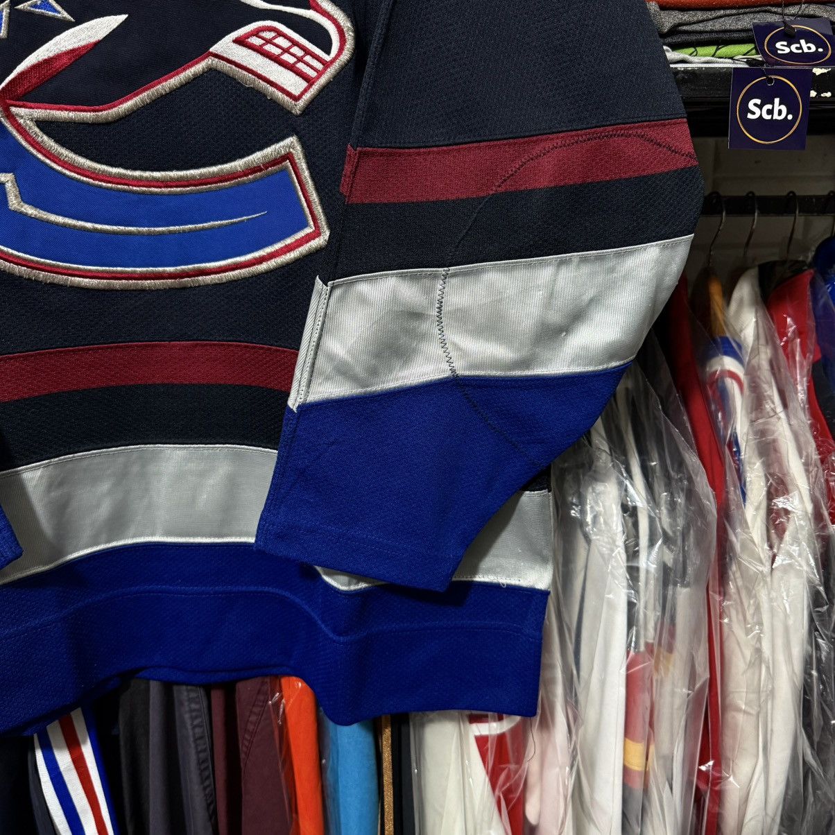 Starter Vintage nhl starter vancouver canucks hockey jersey Size US M / EU 48-50 / 2 - 8 Thumbnail