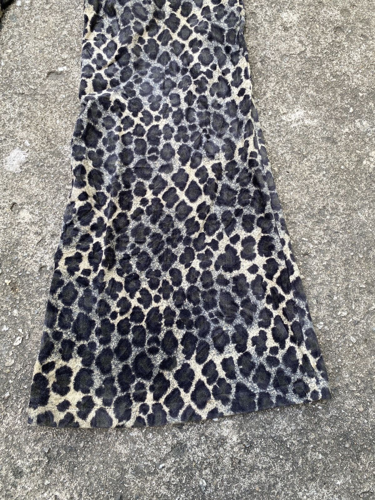 Japanese Brand Back&Forth Leopard Design Sunfaded Corduroy Flare Pant Size 27" / US 4 / IT 40 - 10 Thumbnail