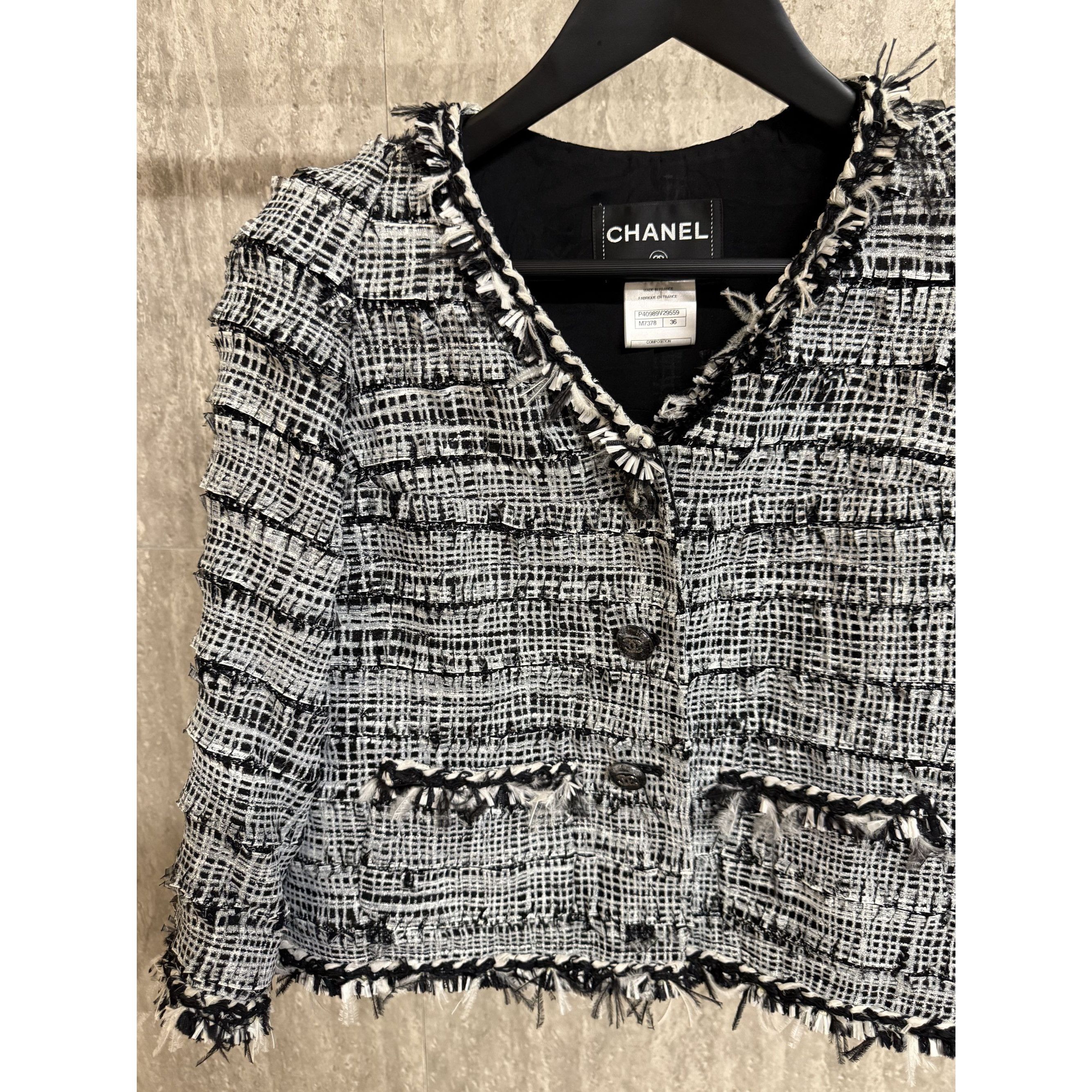Chanel Chanel Black & White Tweed Jacket Size XS / US 0-2 / IT 36-38 - 9 Thumbnail