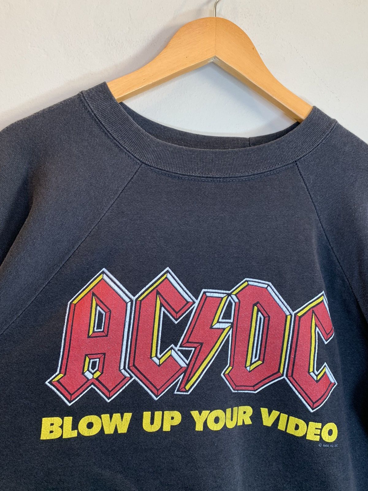 AC/DC *RARE* Vintage 80’s AC/DC Blow Up Your Video Tour Sweatshirt Size US L / EU 52-54 / 3 - 2 Thumbnail