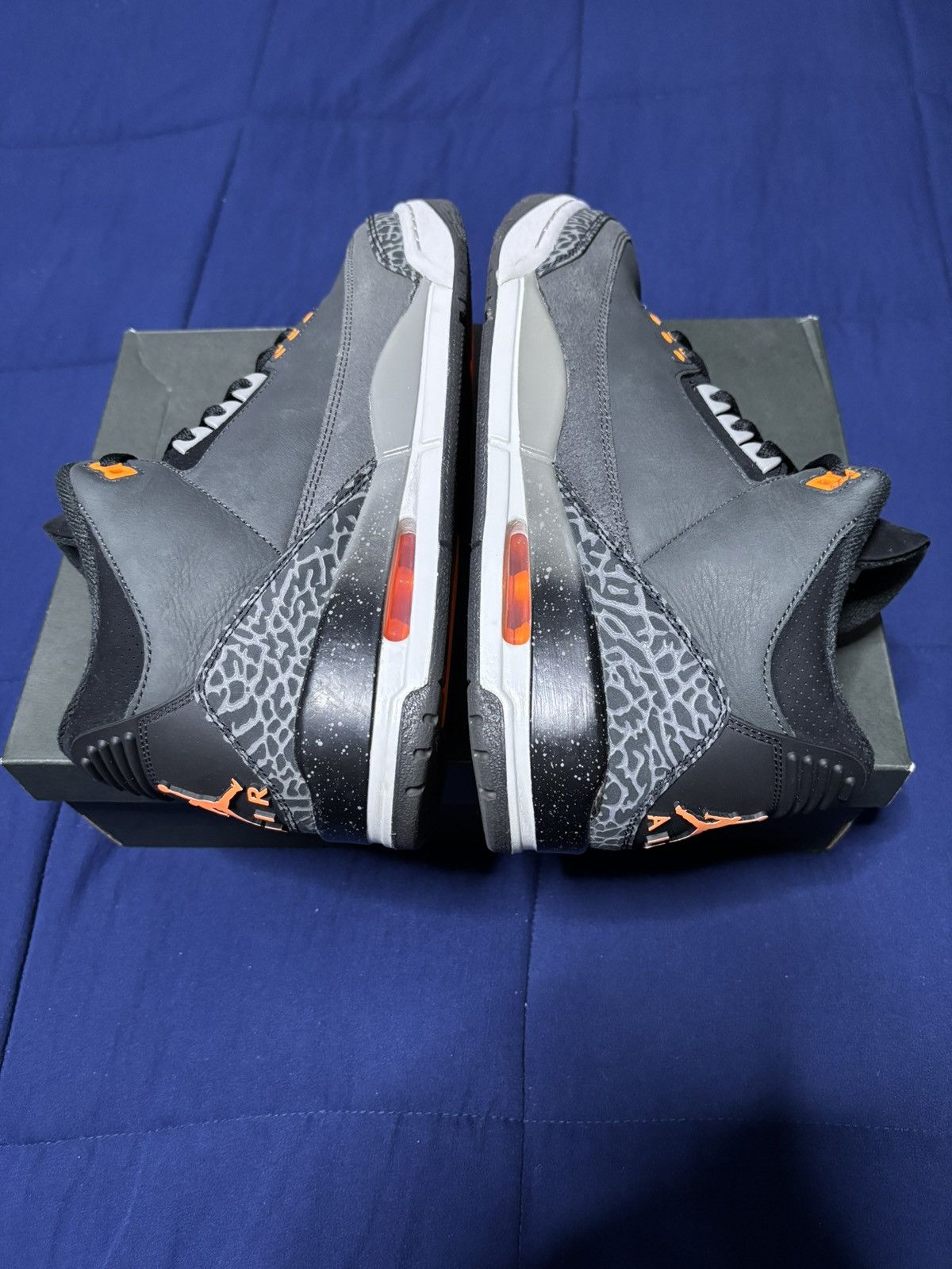 Jordan Brand Jordan 3 Retro Fear 2023 Size 10.5 Size US 10.5 / EU 43-44 - 2 Thumbnail