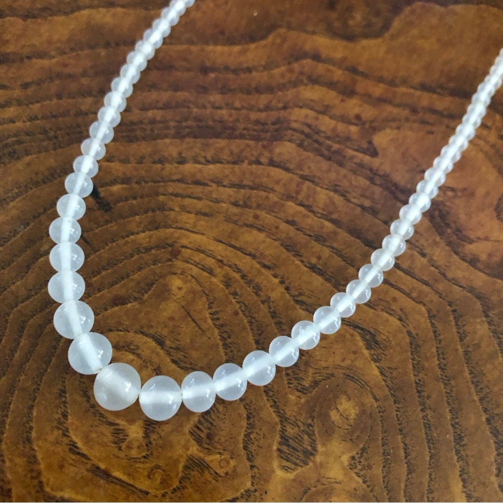 Other Vintage graduated opalescent glass wedding bead necklace Size ONE SIZE - 13 Thumbnail
