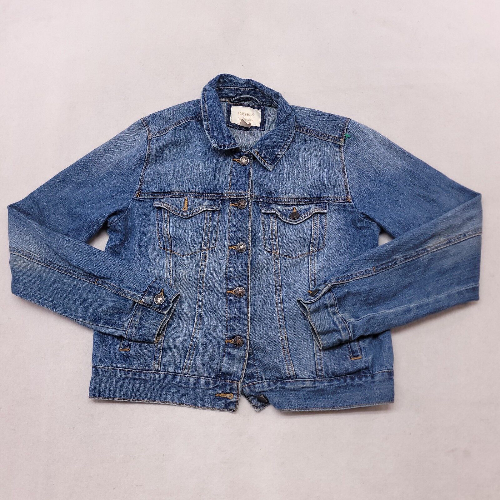 Forever 21 Forever 21 Casual Button Up Denim Jean Jacket Womens Size M Size M / US 6-8 / IT 42-44 - 2 Thumbnail