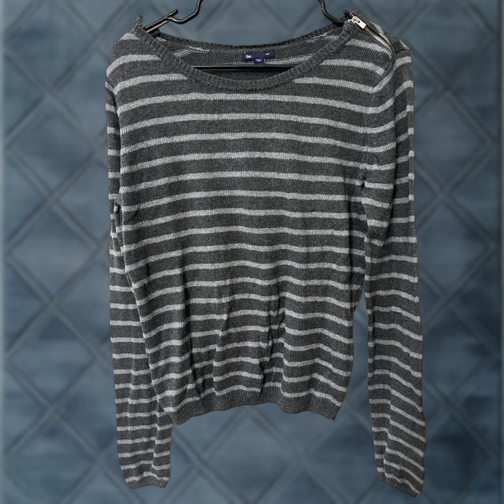 Gap Gap Pullover Sweater Women M Gray Striped Crew Neck Knit Relaxed Size M Size M / US 6-8 / IT 42-44 - 1 Thumbnail
