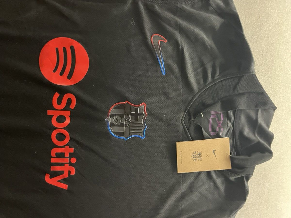 Nike Barcelona kit Size US M / EU 48-50 / 2 - 2 Thumbnail