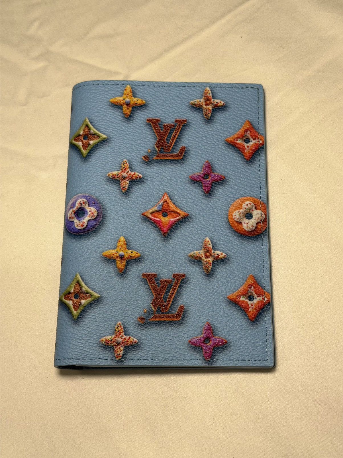Louis Vuitton Louis Vuitton Monogram Donuts Passport Cover 100% AUTHENTIC Size ONE SIZE - 2 Thumbnail