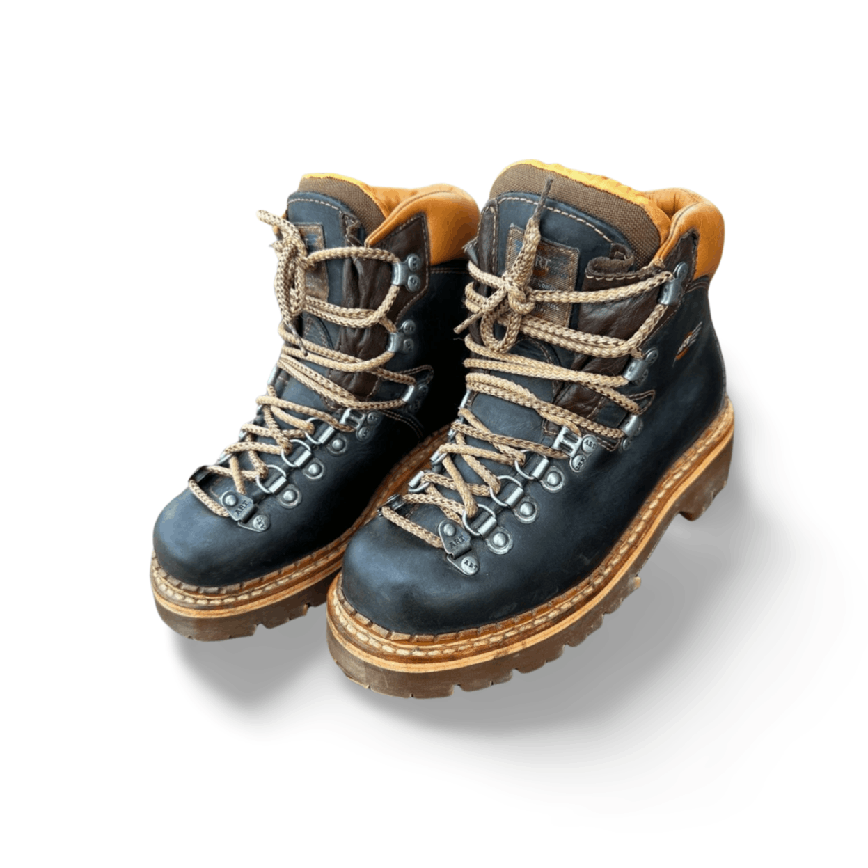 Handmade Women's Hiking Boots by A.R.T. Unworn, Size 37 EU US 5 Size US 5 / IT 35 - 4 Thumbnail