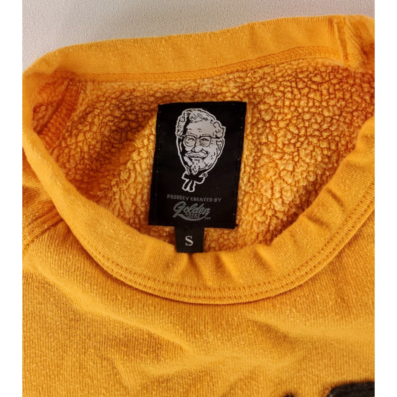 Vintage KFC Sweatshirt Fried Chicken USA Golden Goods Yellow Long Sleeve Mens S Size US S / EU 44-46 / 1 - 3 Thumbnail