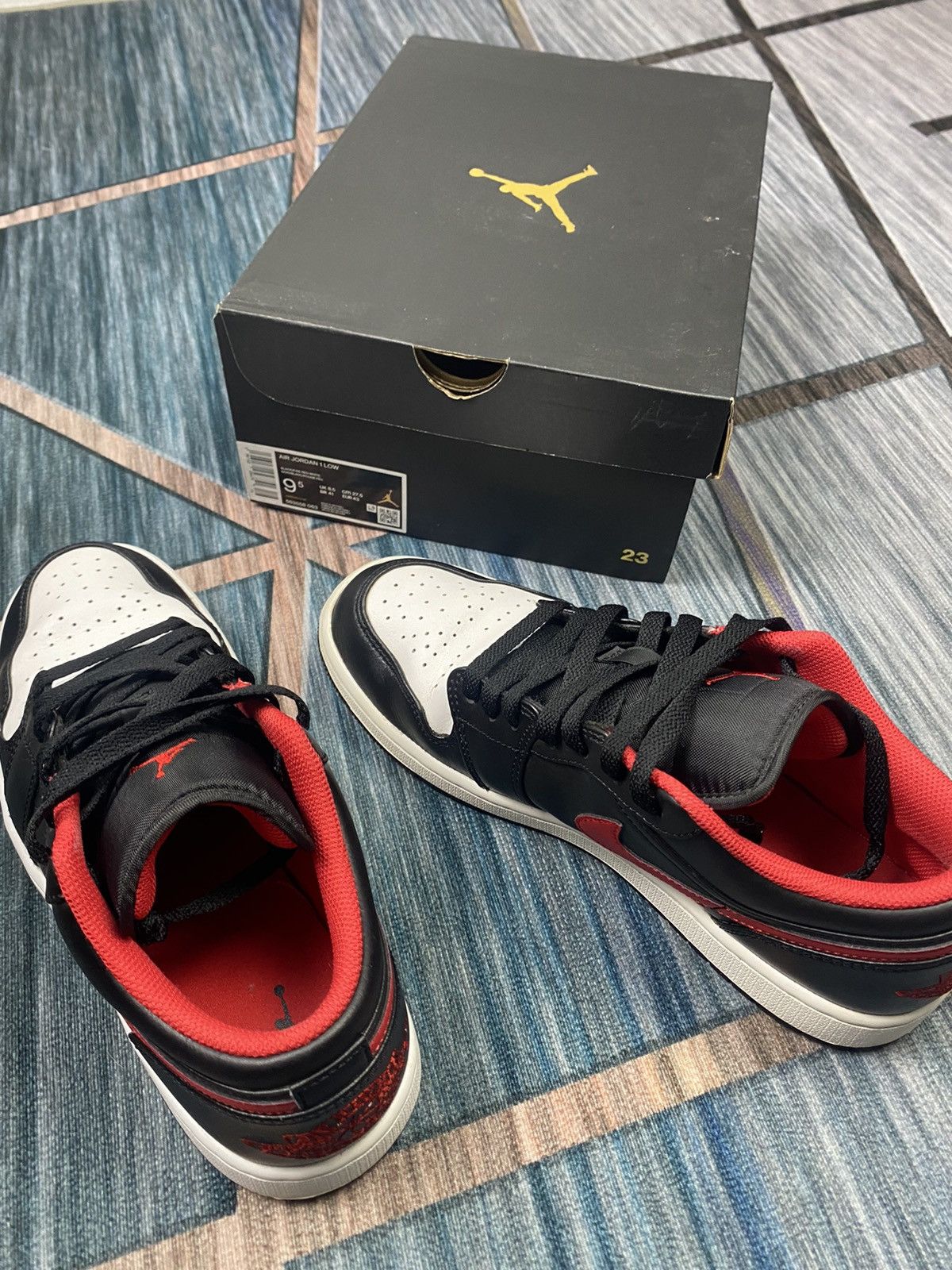 Nike AIR JORDAN 1 LOW Size US 8.5 / EU 41-42 - 8 Thumbnail