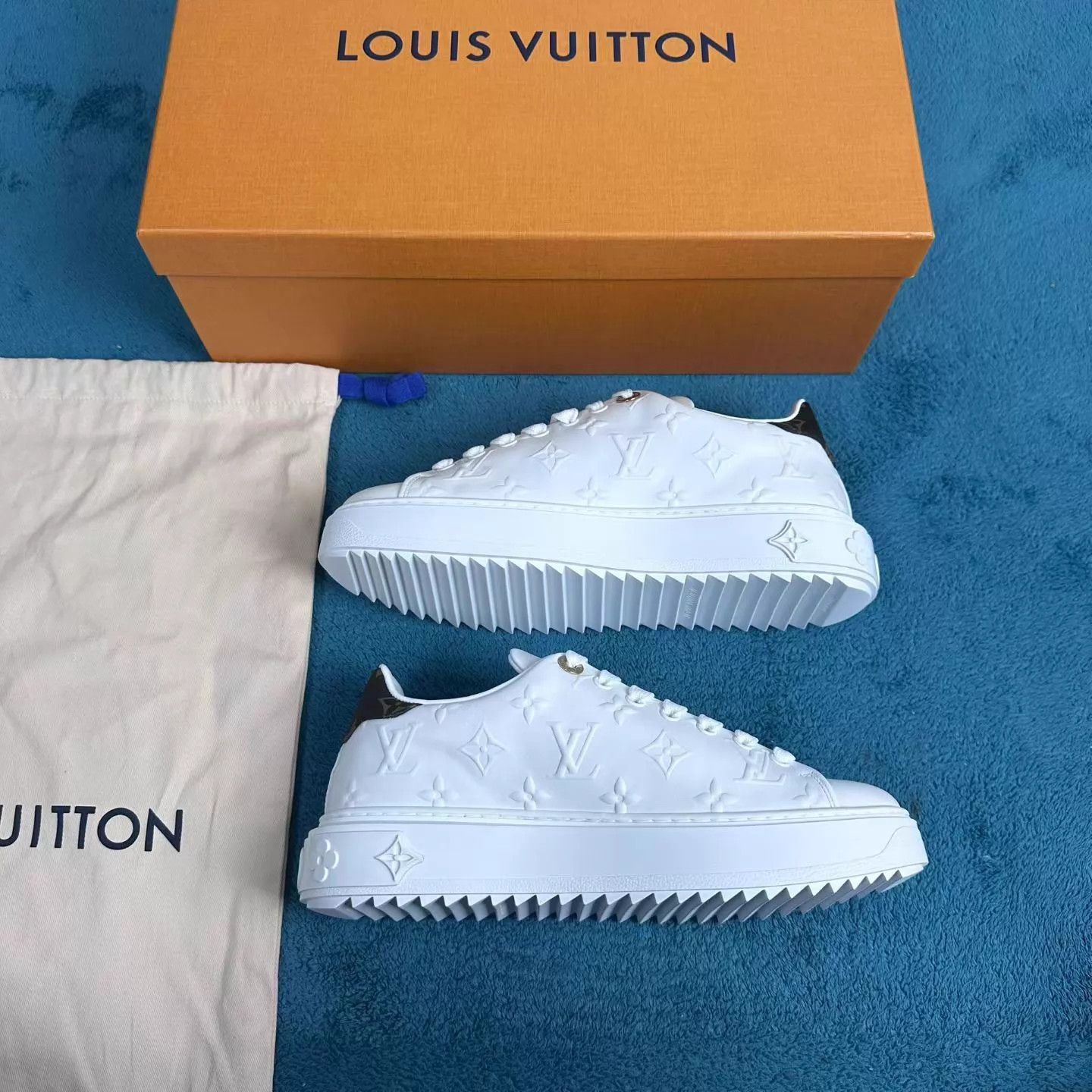 Louis Vuitton LV Time Out Low-Top Sneaker White Size US 7.5 / IT 37.5 - 3 Thumbnail