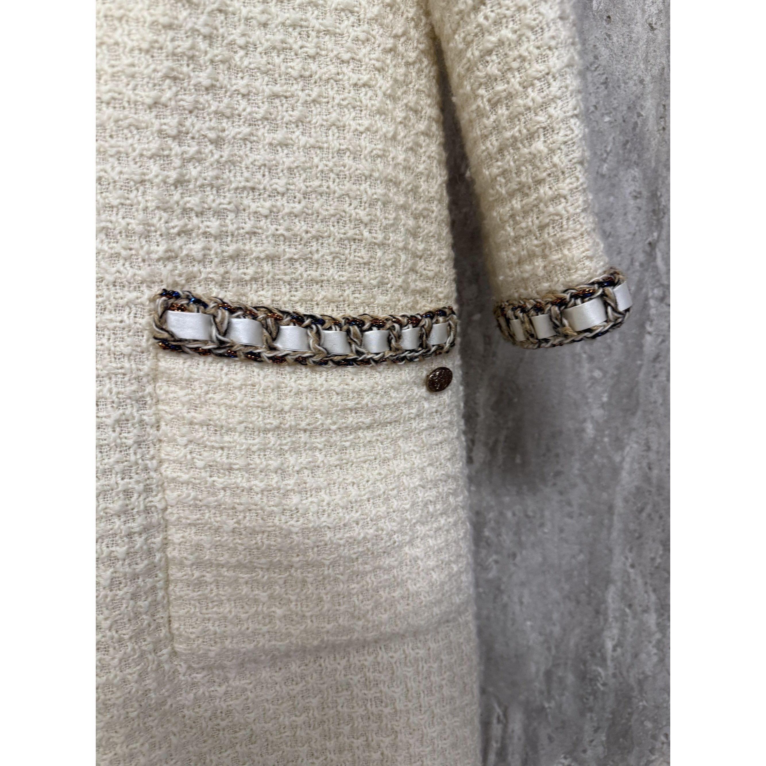 Chanel Chanel Womens Cream Tweed Dress With Chain Trim Size 40 Made Size S / US 4 / IT 40 - 4 Thumbnail