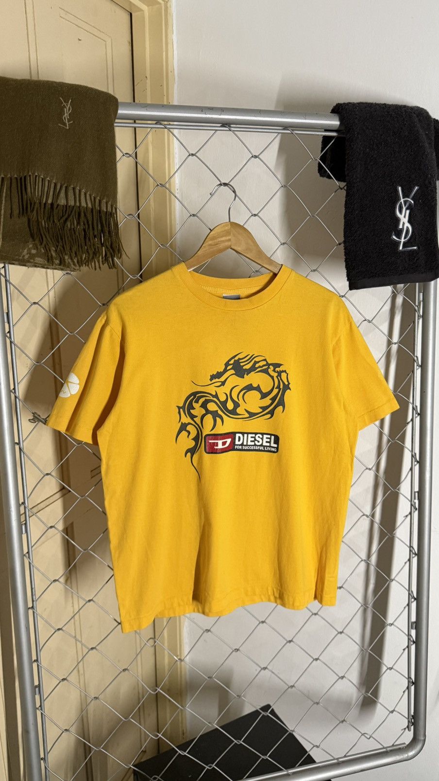Diesel VINTAGE Y2K DIESEL TRIBAL DRAGON STYLE CROP T-SHIRT Size US L / EU 52-54 / 3 - 1 Thumbnail