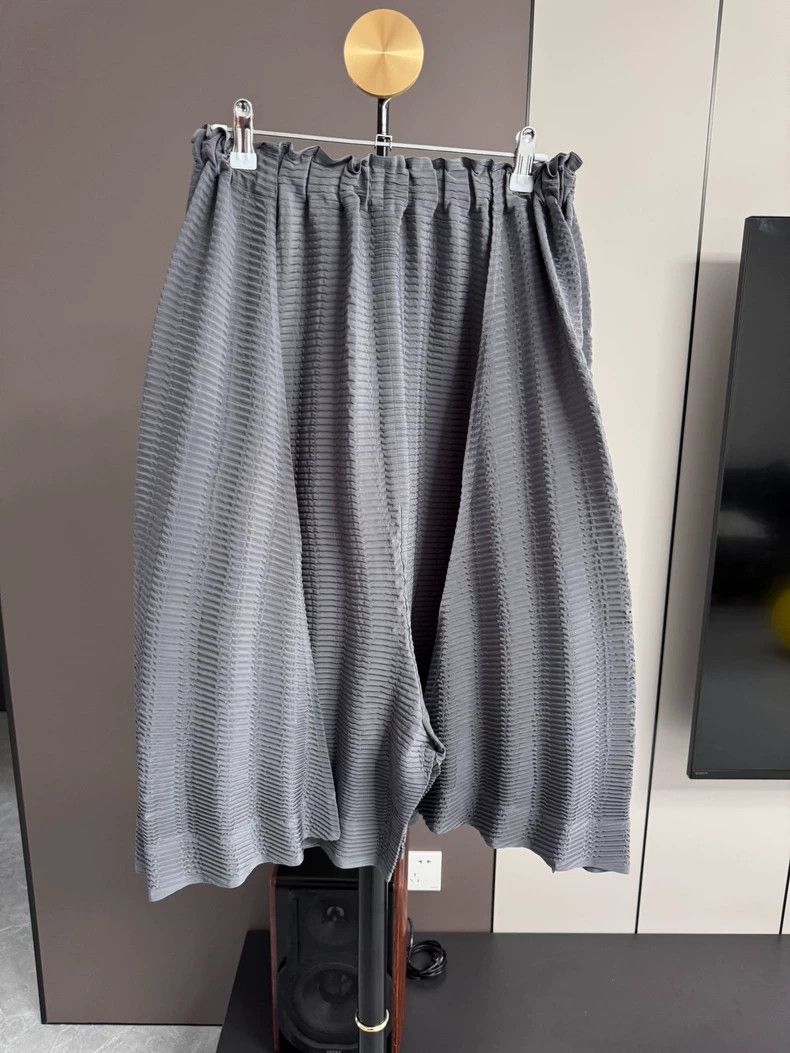 Issey Miyake Issey Miyake size:2 Grey pleated pants Size 42" / US 20 - 1 Thumbnail